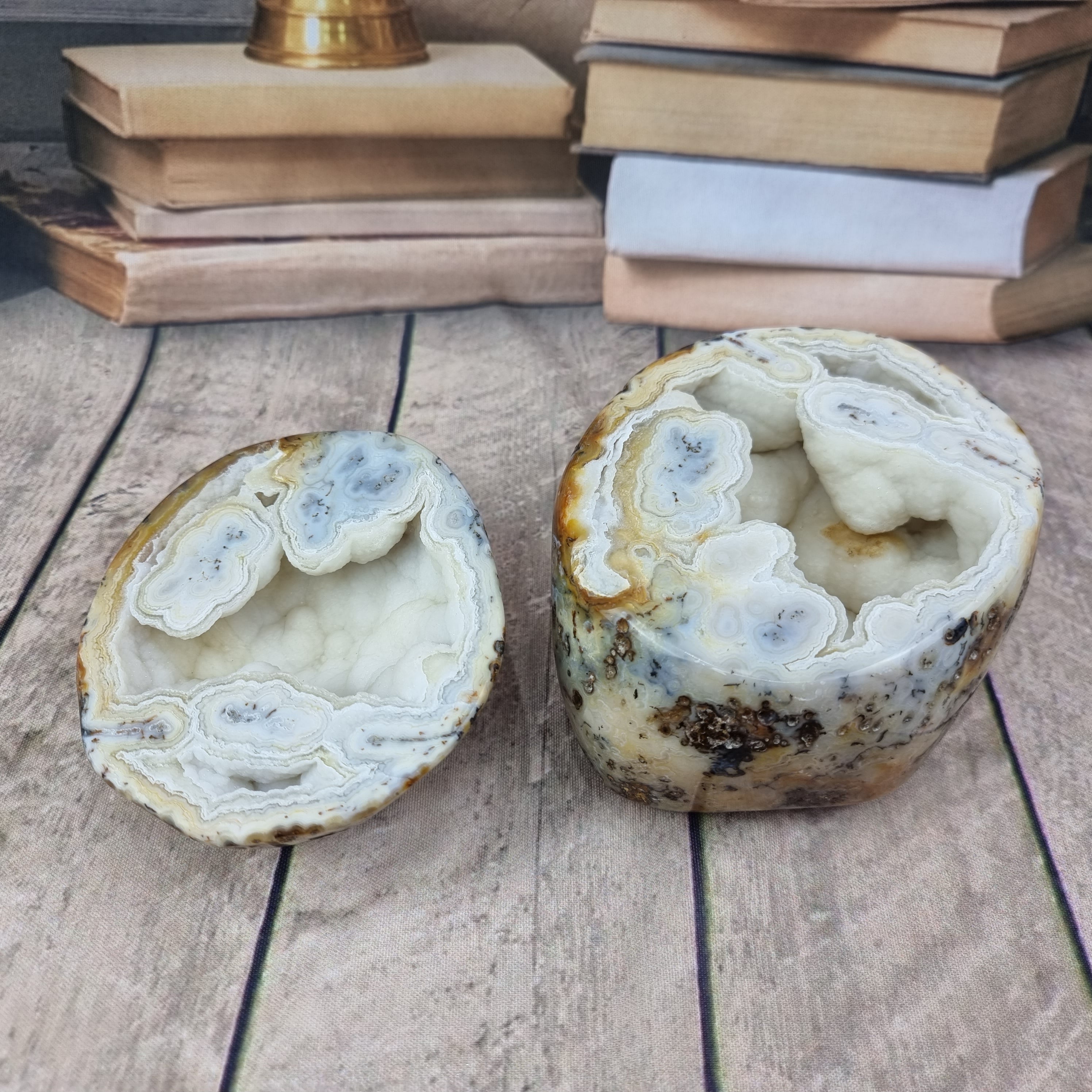 Porta joyas de geodas de ágata pulida con cristales de una pieza