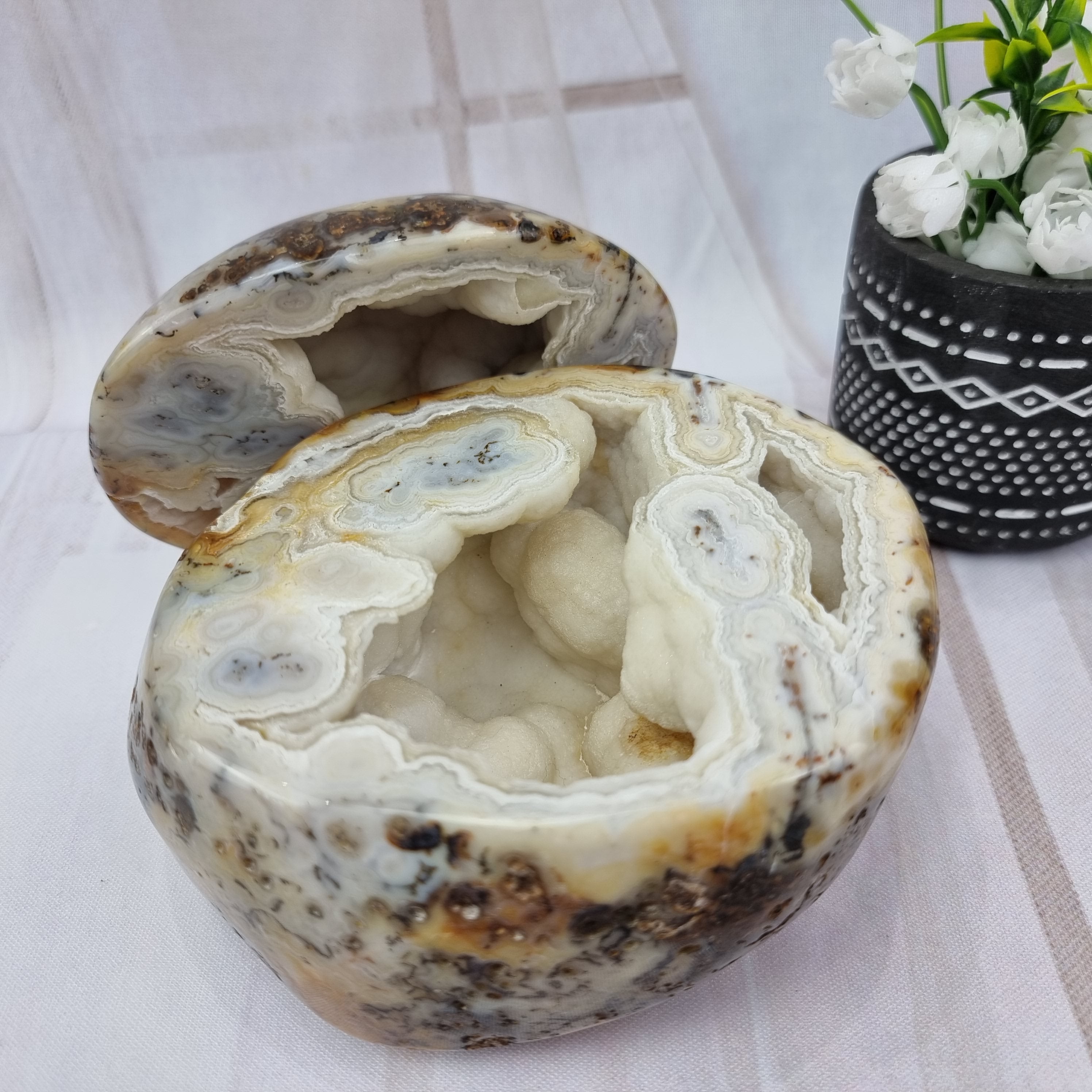 Porta joyas de geodas de ágata pulida con cristales de una pieza