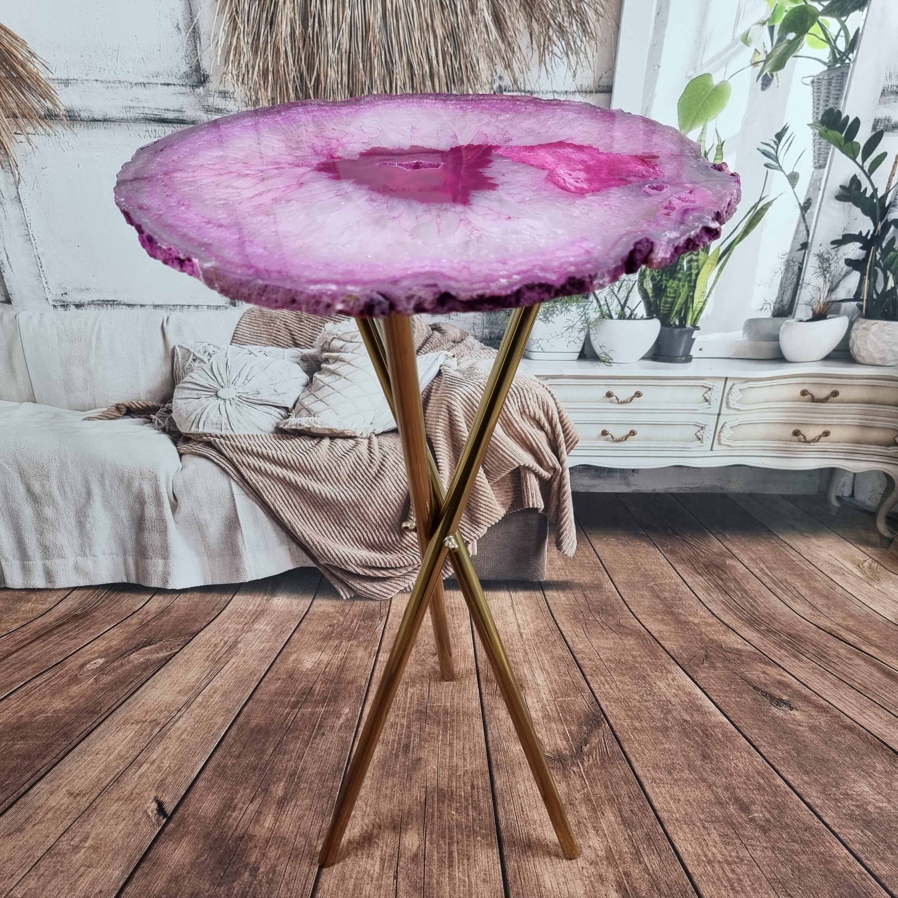 Mesa Lateral de Àgatas PINK FINAS| Base Tripé Latão Ouro | Altura de 60 cm - Peça Artesanal BR Crystals
