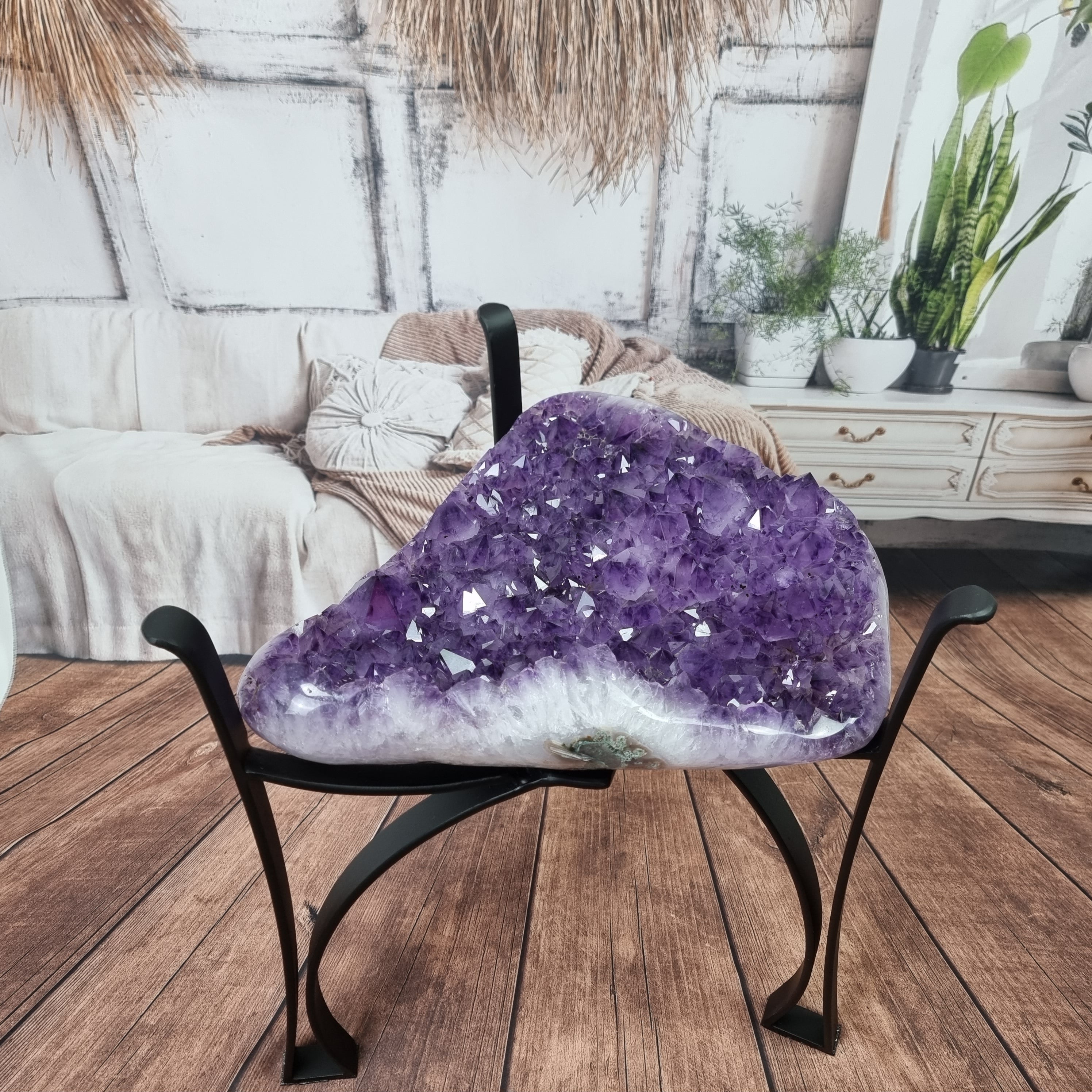 Mesa em Ametista Bruta Drusa - Mesa de Centro de Ametista com base de ferro | Altura de 45 cm | Ótima Qualidade com Requinte