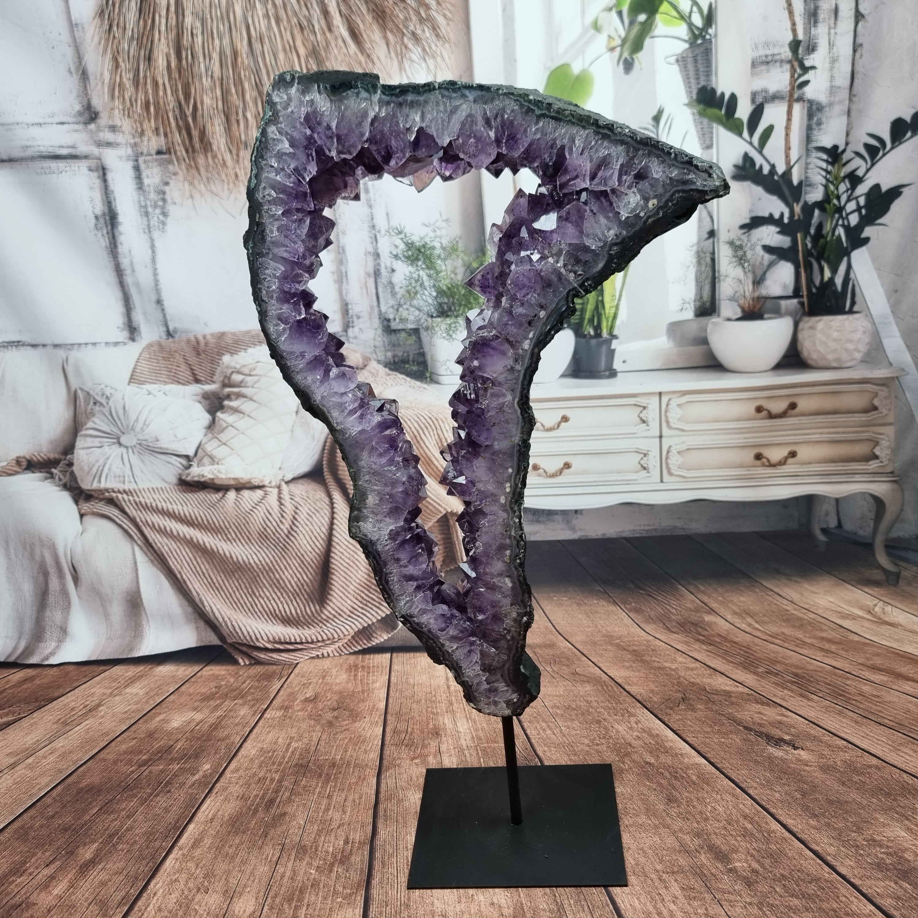 Argola de Ametista com Cristais Roxos | Base de ferro Preta | Peso 4,38 kgs, Altura 52 cm | Energia, Beleza e Sofisticação