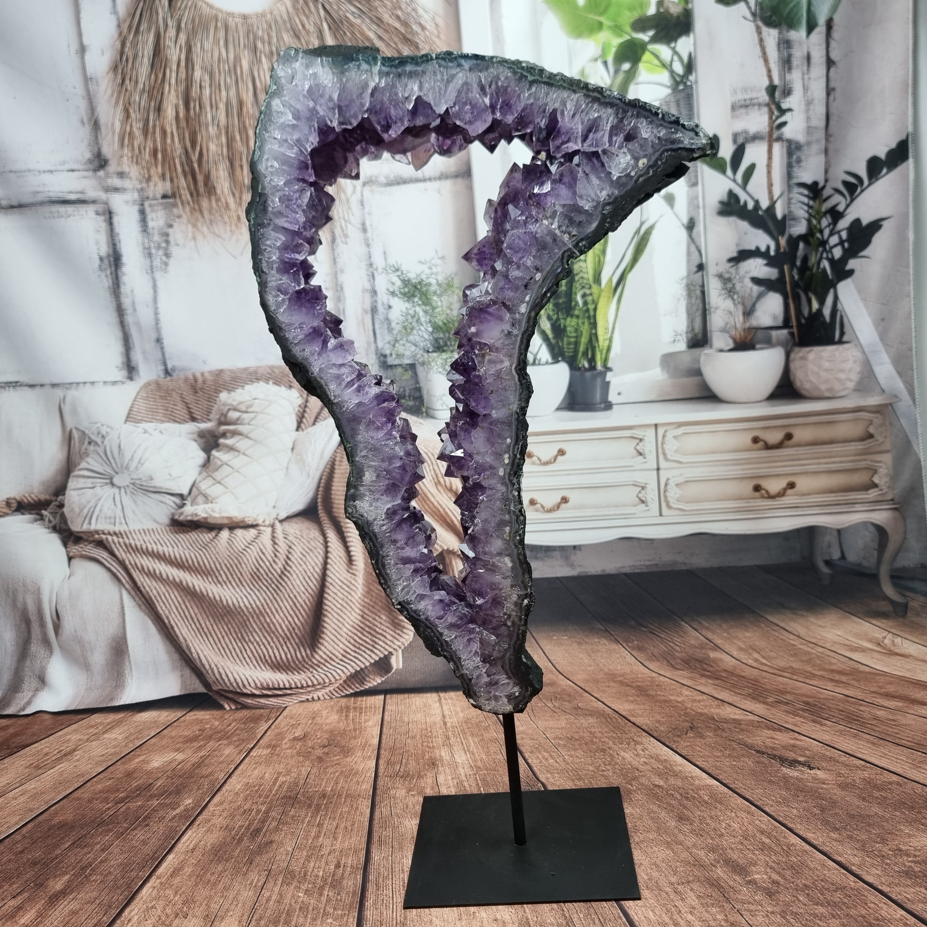 Argola de Ametista com Cristais Roxos | Base de ferro Preta | Peso 4,38 kgs, Altura 52 cm | Energia, Beleza e Sofisticação