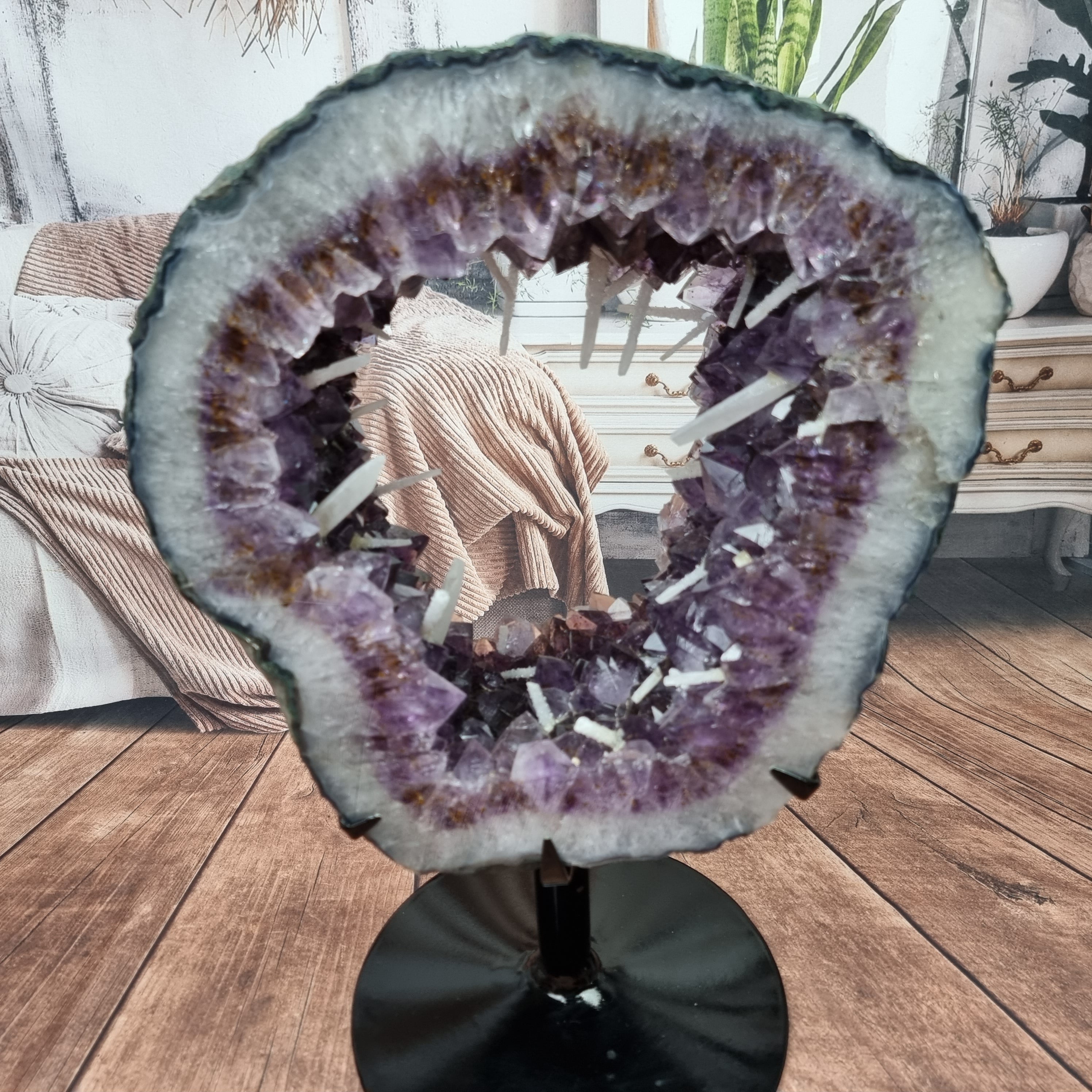 Argola de Ametista com Cristais Roxos e Brancos | Base de ferro Preta | Peso 10,10 kgs, Altura 22 cm | Energia, Beleza e Sofisticação