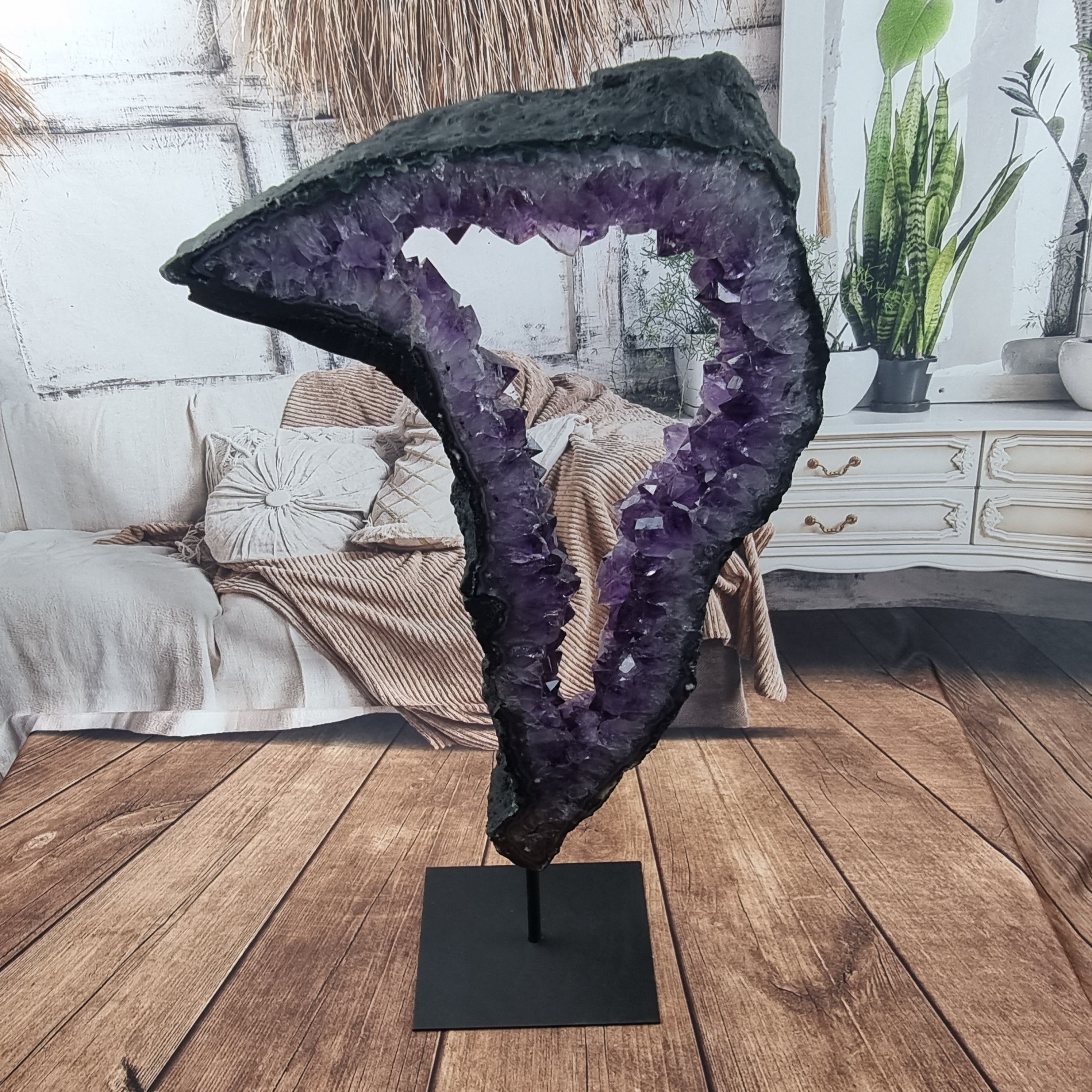 Argola de Ametista com Cristais Roxos | Base de ferro Preta | Peso 4,38 kgs, Altura 52 cm | Energia, Beleza e Sofisticação