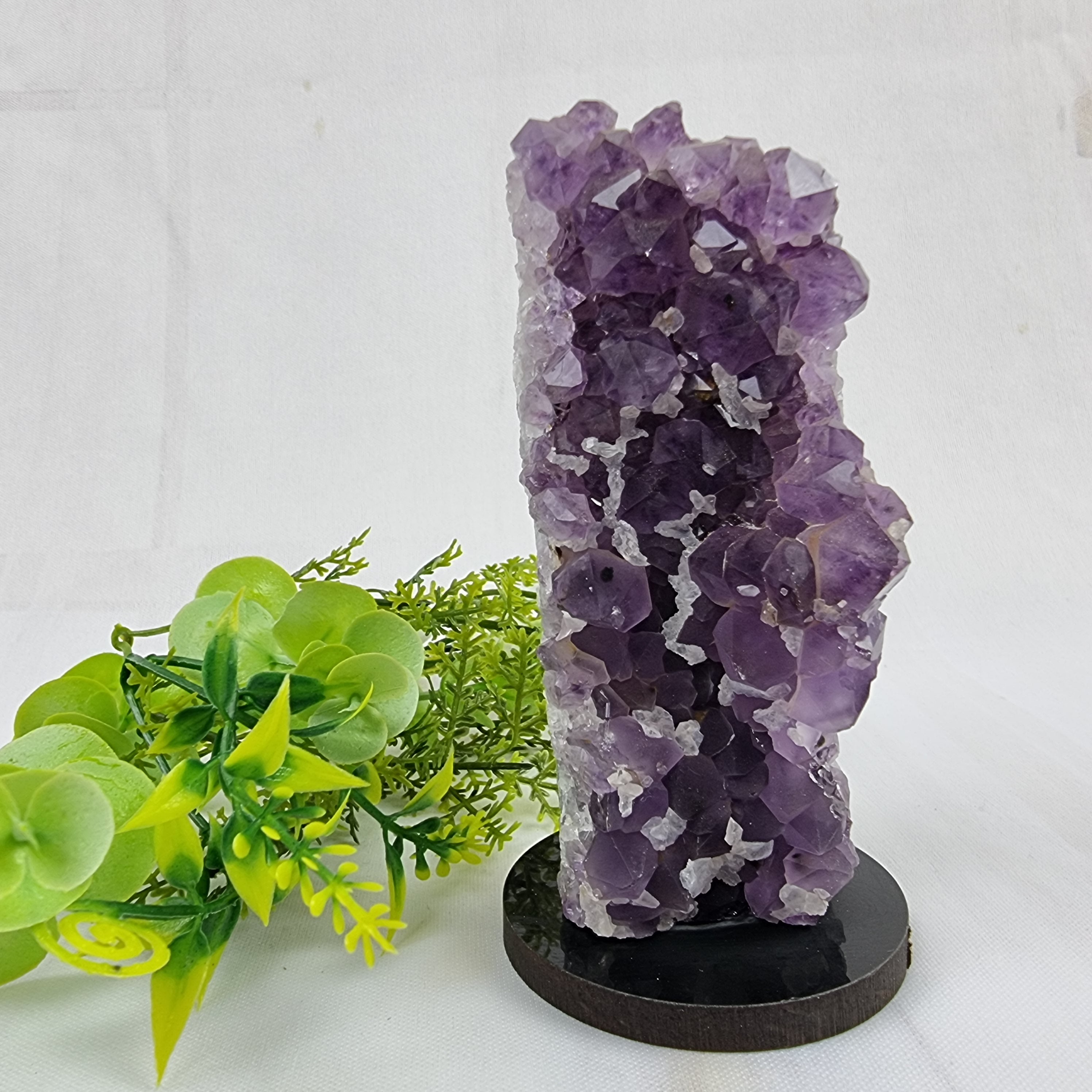 Drusa Pequena de Ametista com altura de 15 cm | 1 Peça, 0,200 kg | Energia, Beleza e Sofisticação