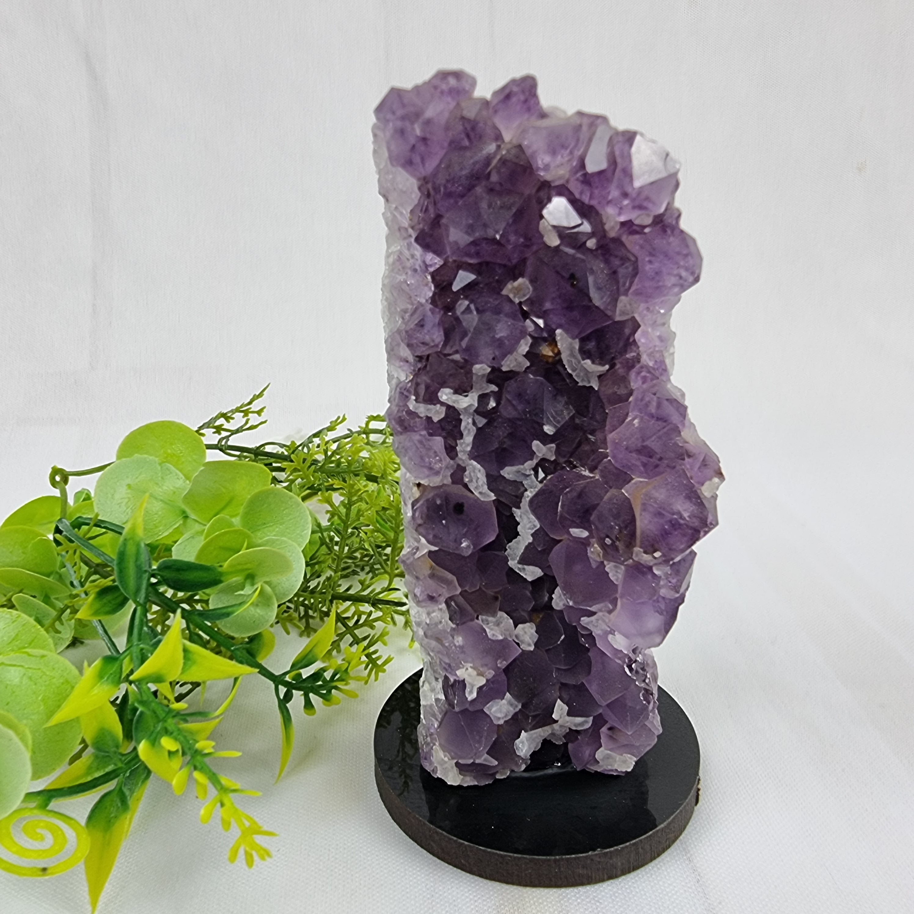 Drusa Pequena de Ametista com altura de 15 cm | 1 Peça, 0,200 kg | Energia, Beleza e Sofisticação