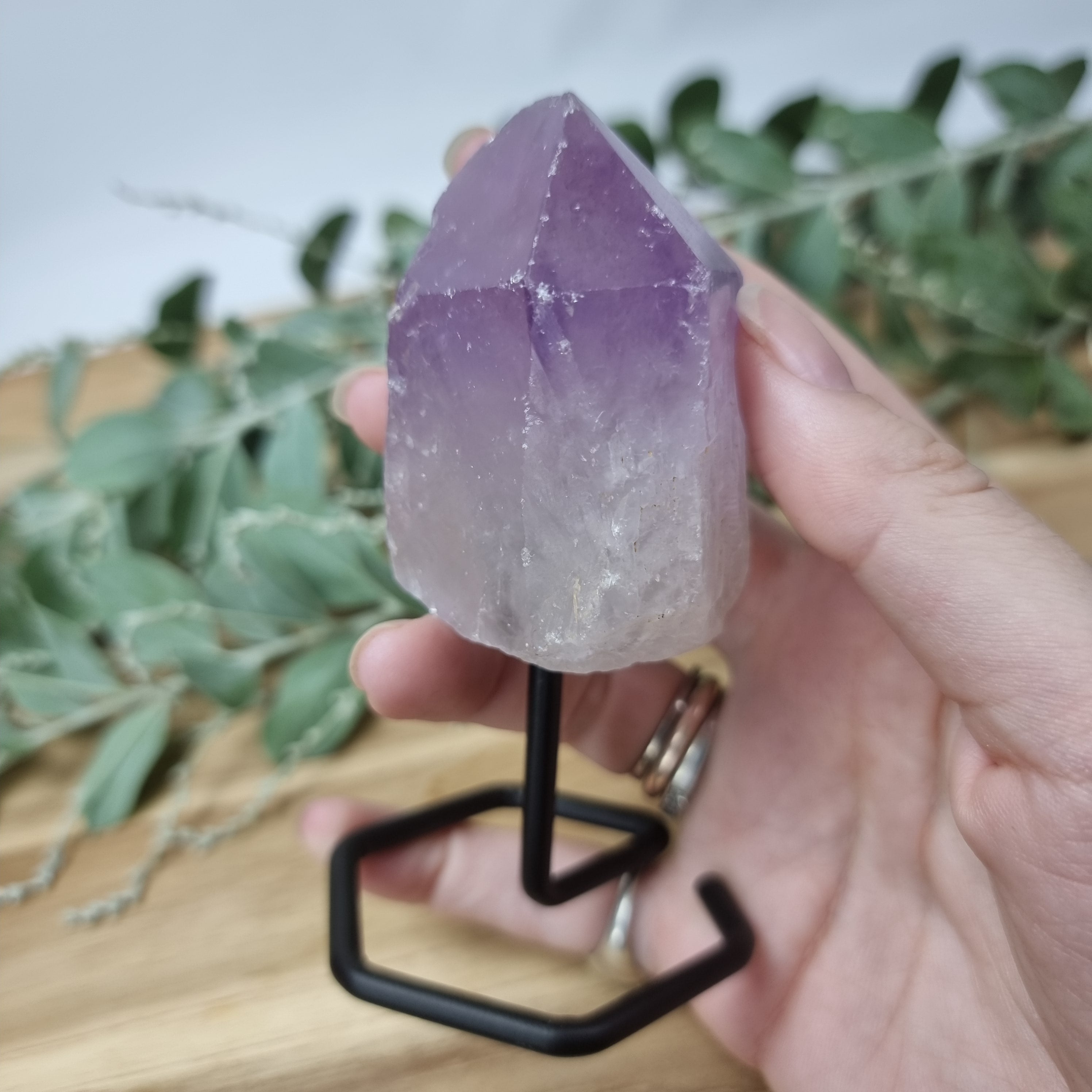 Ponta de Ametista com altura de 10 cm | Energia, Beleza e Sofisticação
