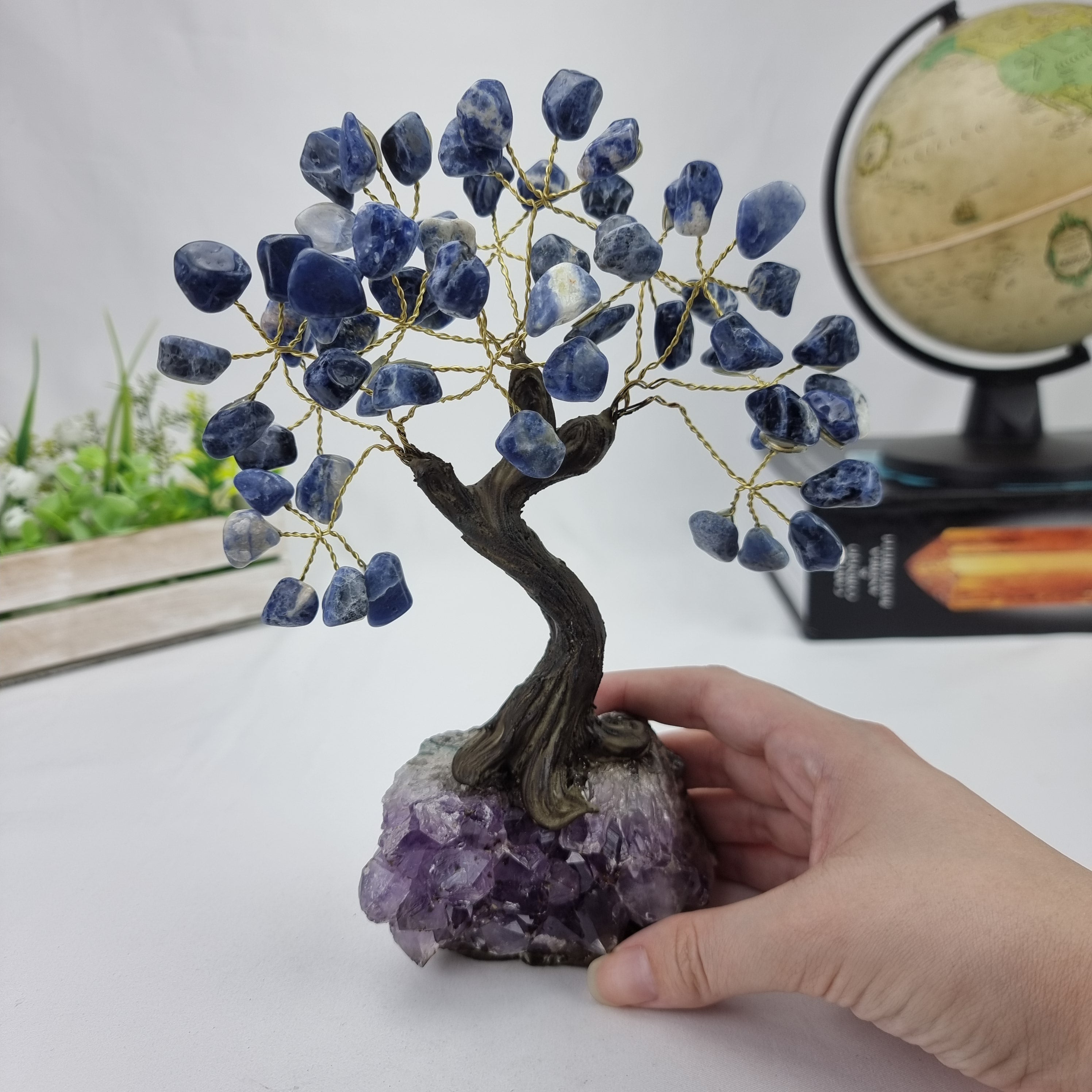 Árvore de SODALITA Natural | 60 Pedras, 12 galhos | Base de Ametista com 15 cm altura - Peça Artesanal BR Crystals
