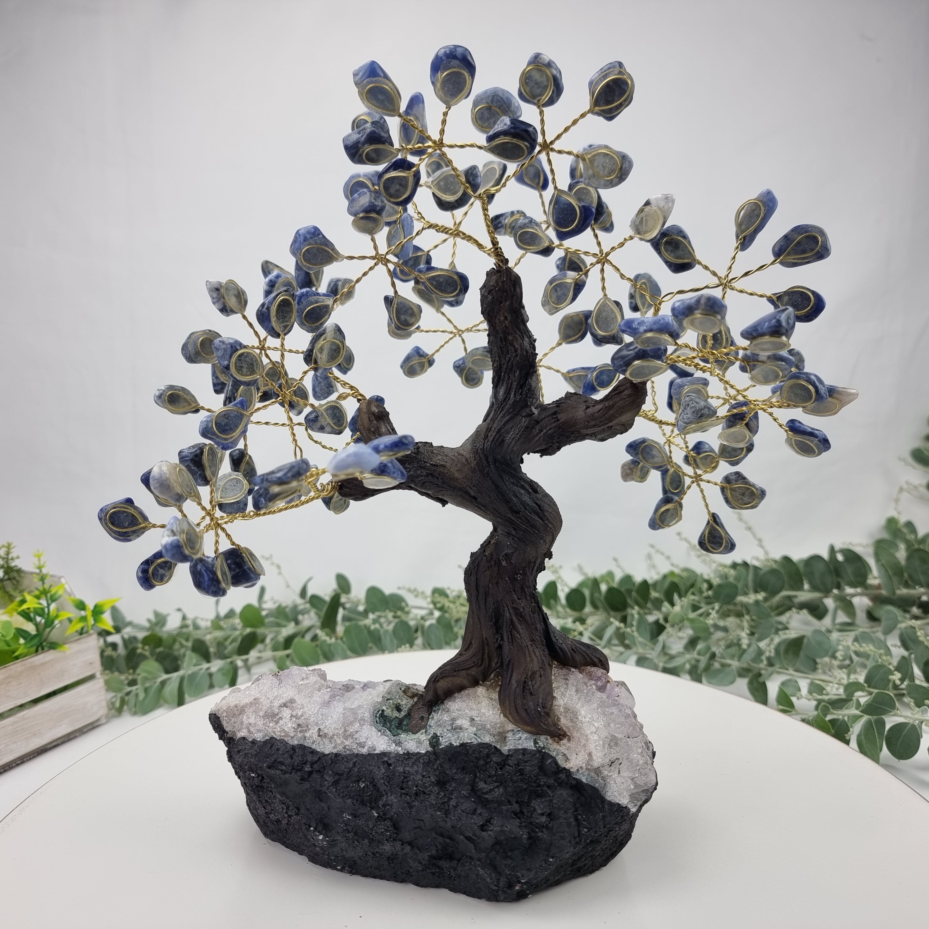 Árvore de SODALITA Natural | 120 Pedras, 24 galhos | Base de Ametista com 20 cm altura - Peça Artesanal BR Crystals