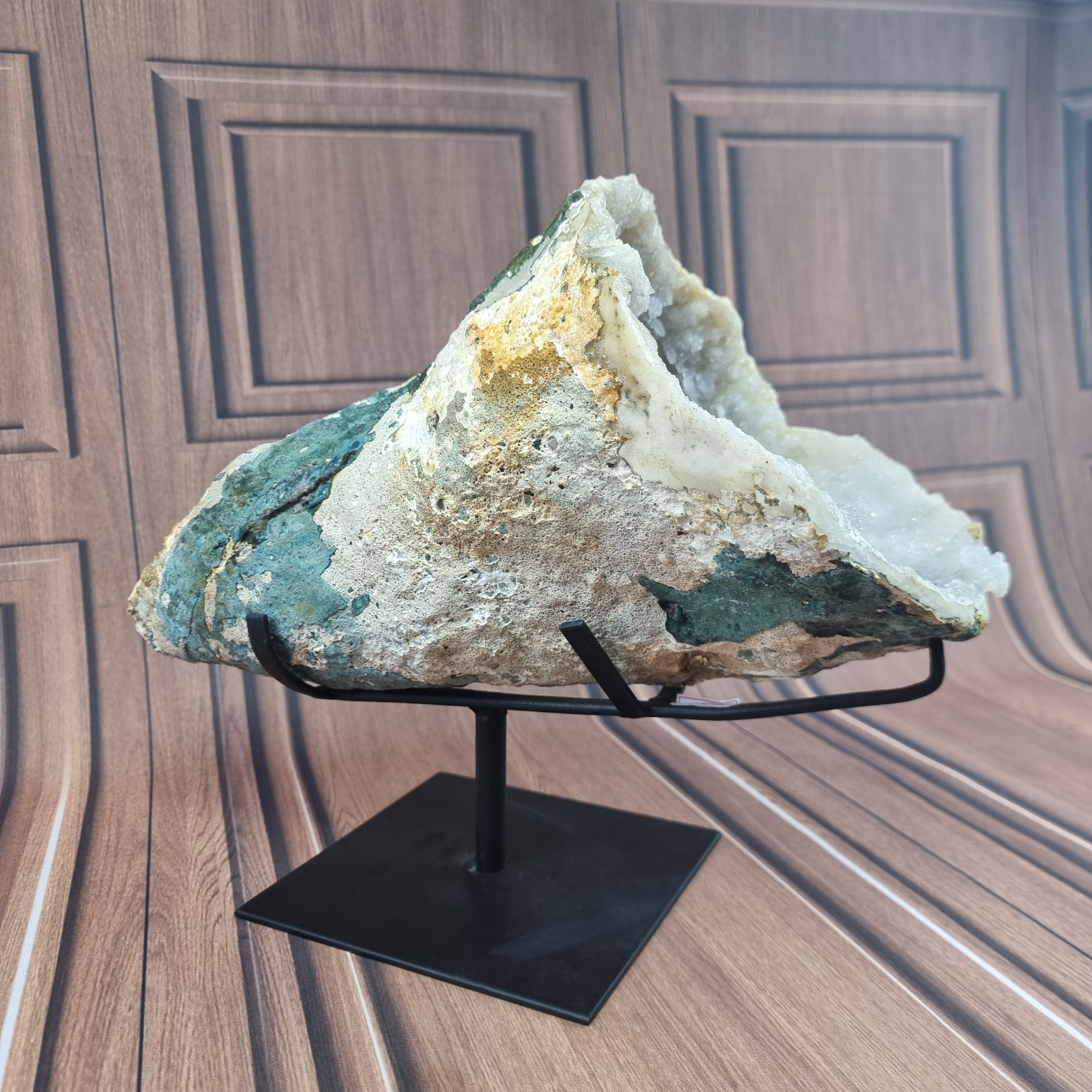 CRISTAL EXÓTICO Super Especial | Base de Ferro Preta | Peso 4,46 Kgs, Altura de 27 cm | Peça Artesanal BR Crystals