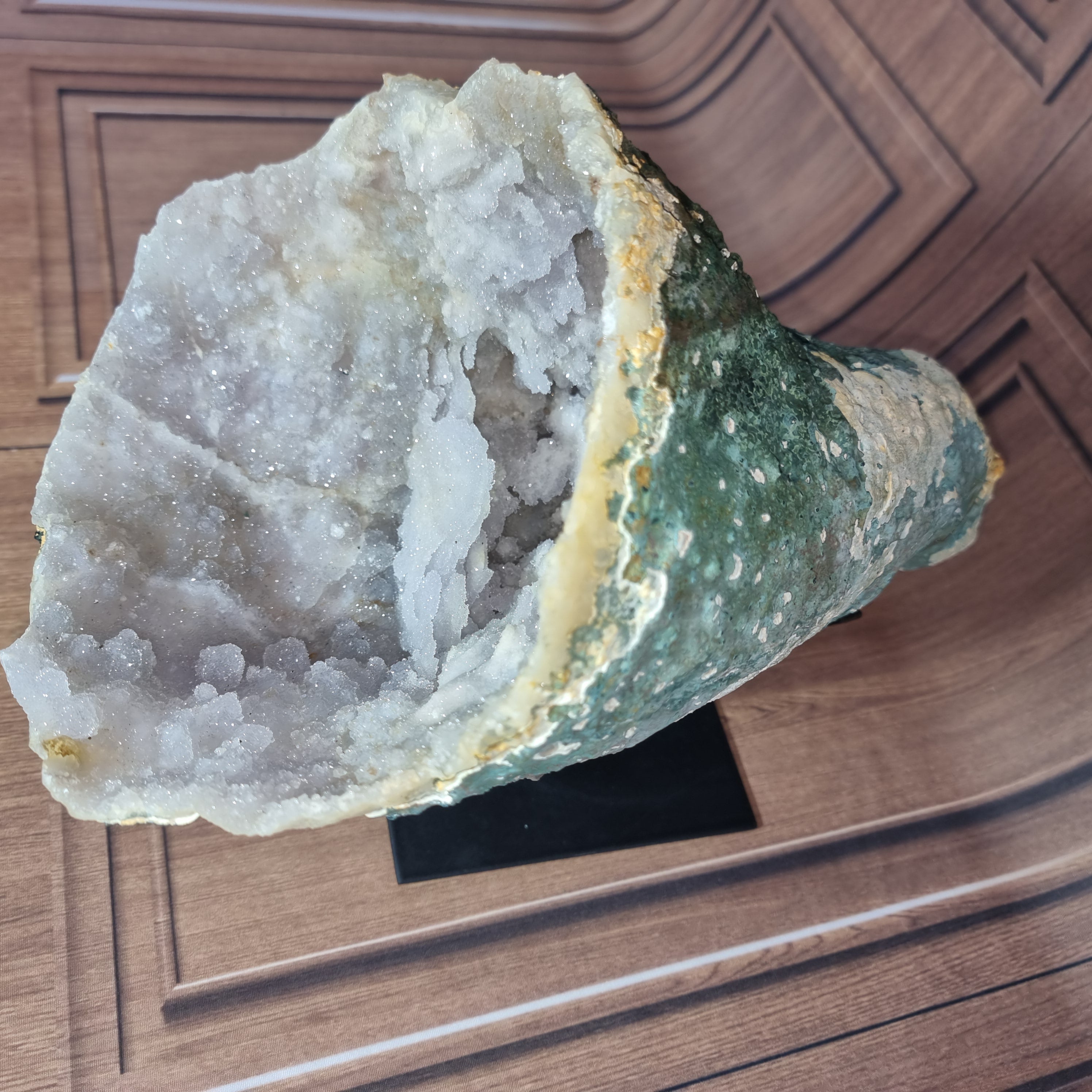 CRISTAL EXÓTICO Super Especial | Base de Ferro Preta | Peso 4,46 Kgs, Altura de 27 cm | Peça Artesanal BR Crystals