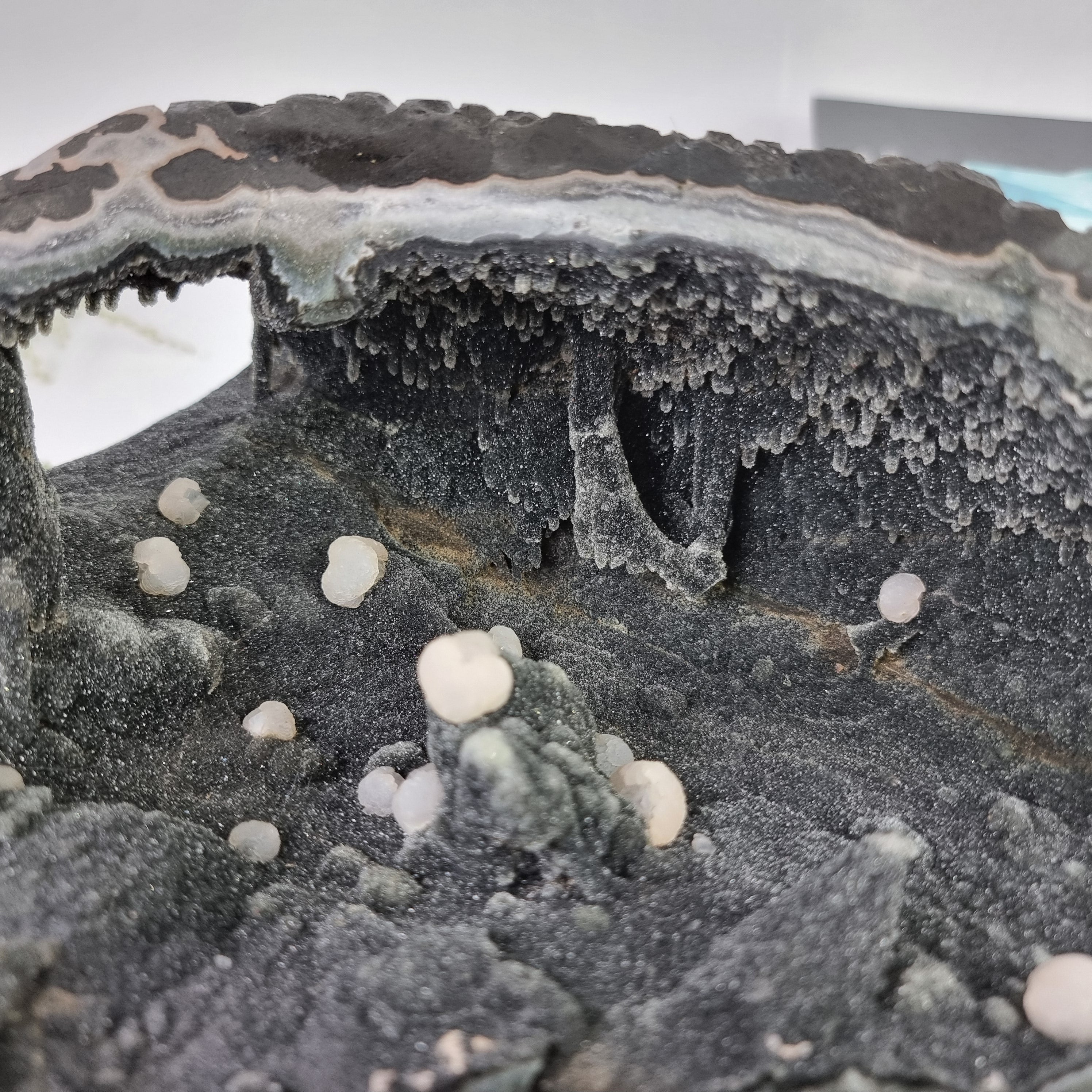 Ametista Especial Forma Drusa | Peso com 5,75 kgs, Comprimento 26 cm | Energia, Beleza e Sofisticação