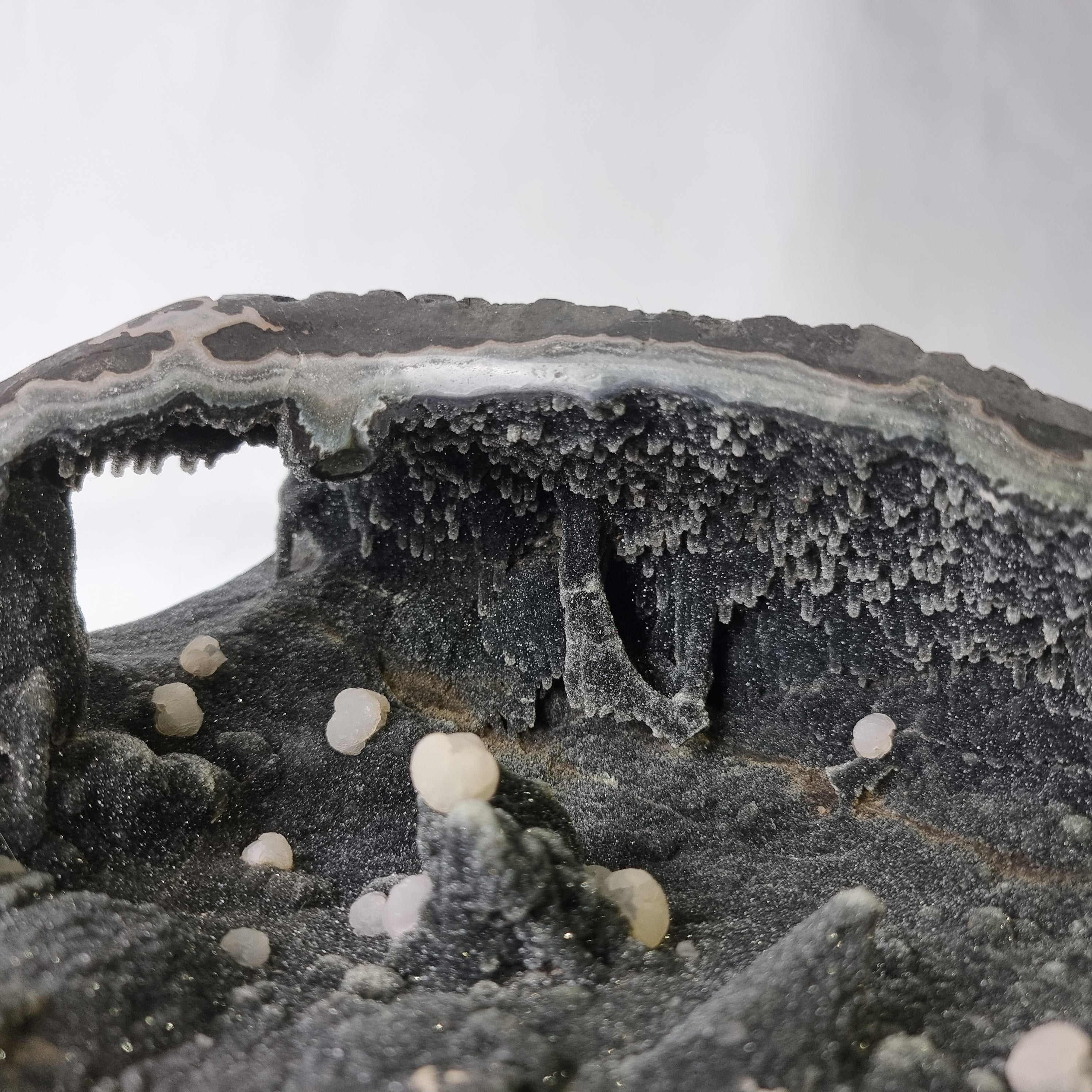 Ametista Especial Forma Drusa | Peso com 5,75 kgs, Comprimento 26 cm | Energia, Beleza e Sofisticação