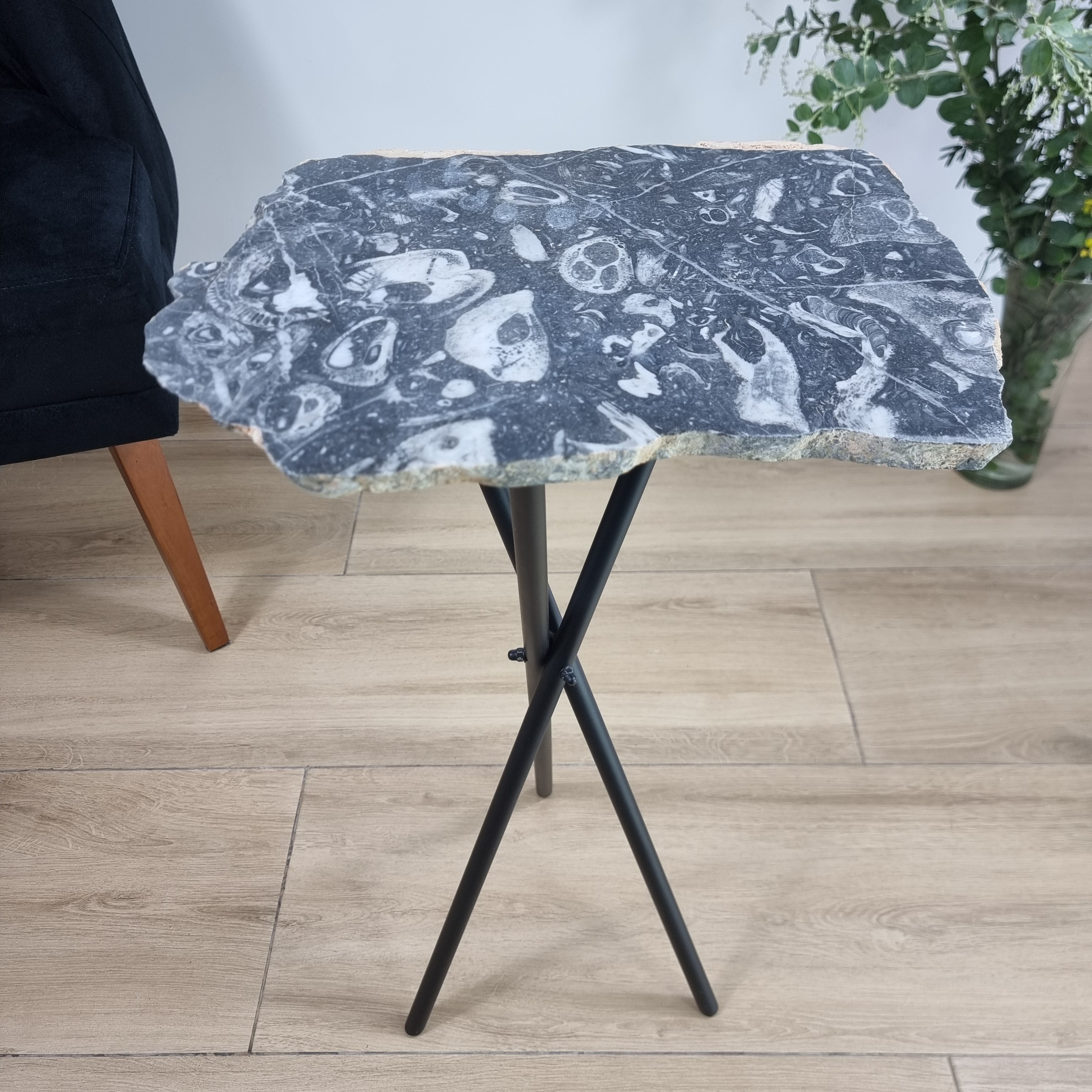 Mesa Lateral de JASPE CAVEIRA Naturais | Base Tripé Preta | Altura de 60 cm - Peça Artesanal BR Crystals
