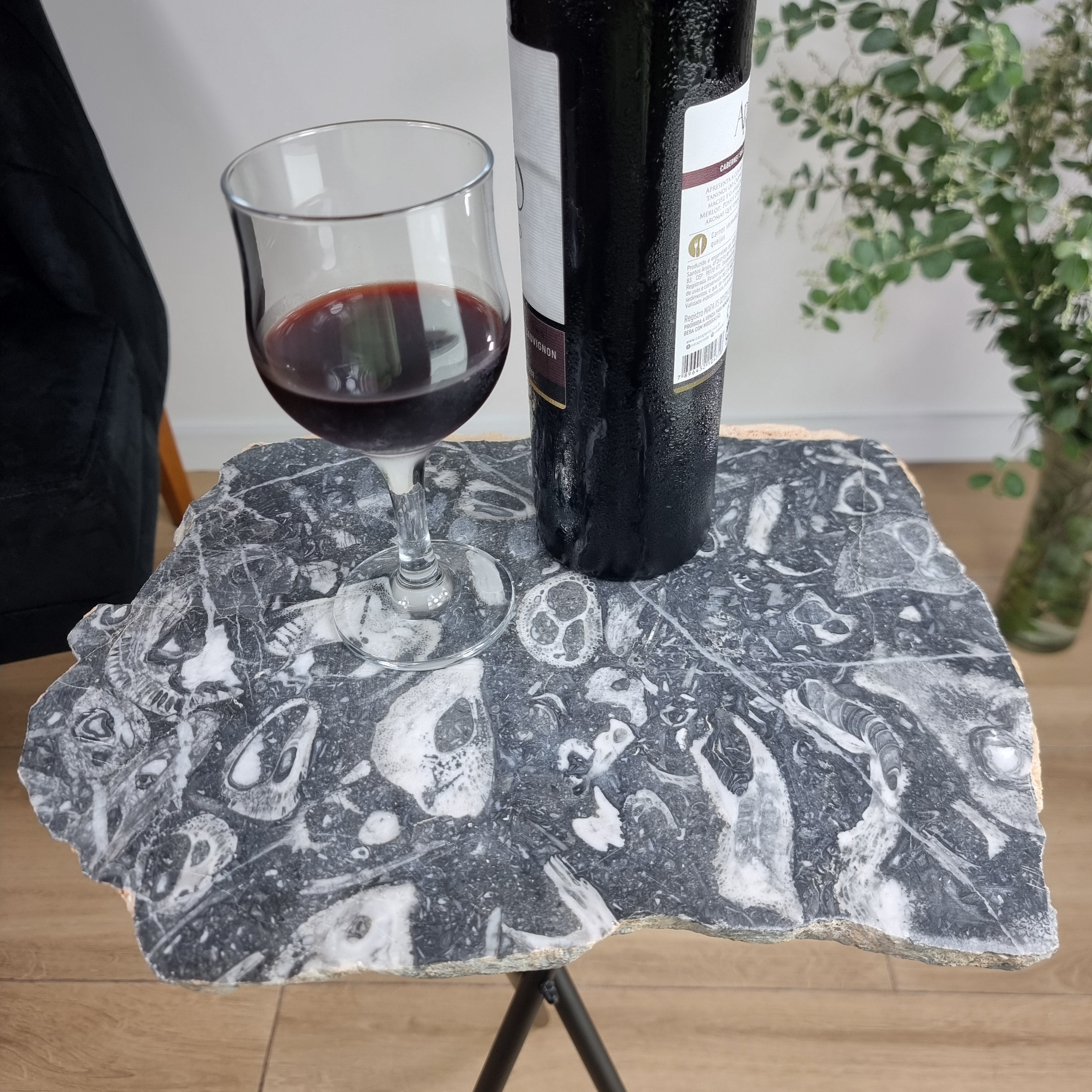 Mesa Lateral de JASPE CAVEIRA Naturais | Base Tripé Preta | Altura de 60 cm - Peça Artesanal BR Crystals