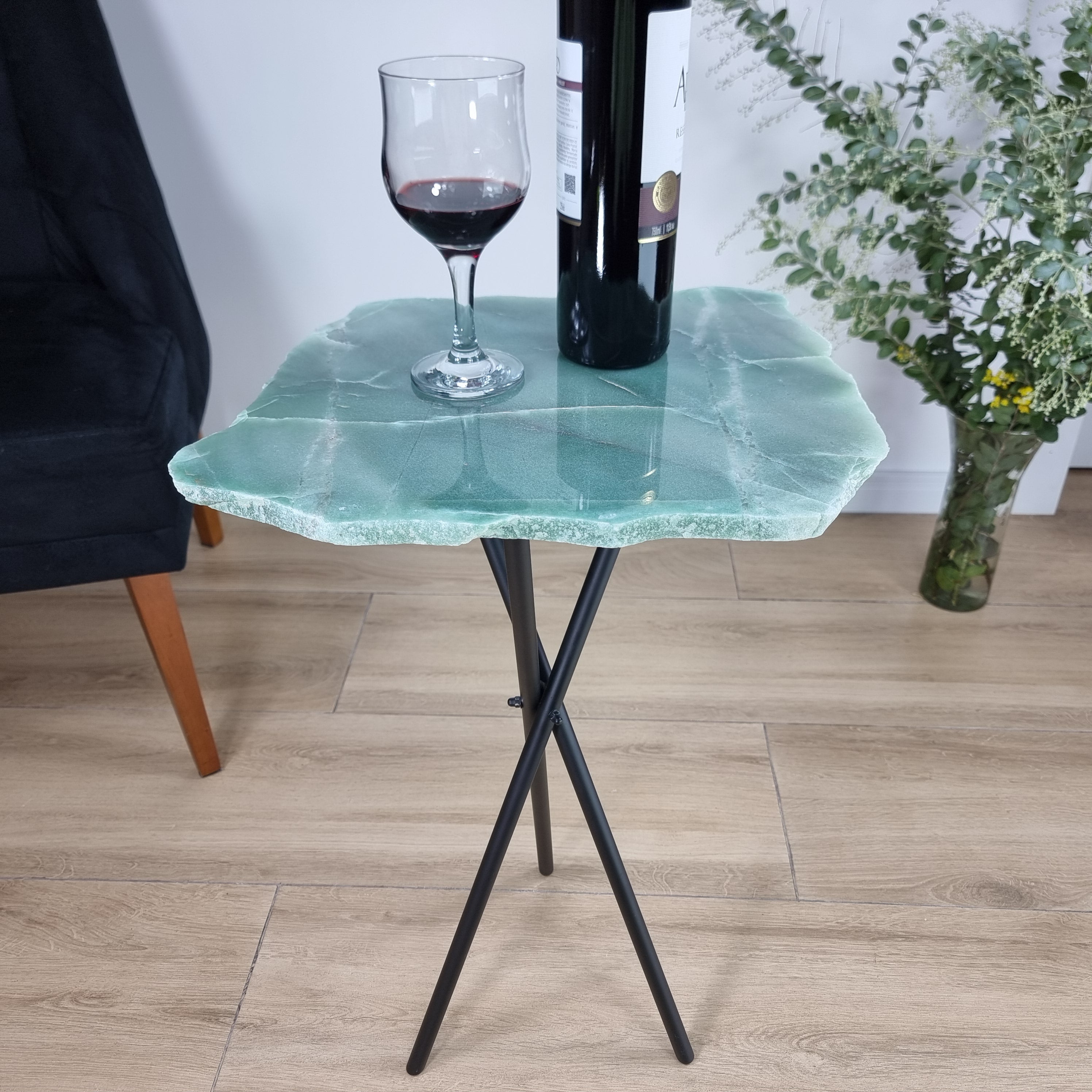 Mesa Lateral de QUARTZO VERDE Naturais | Base Tripé Preta | Altura de 60 cm - Peça Artesanal BR Crystals