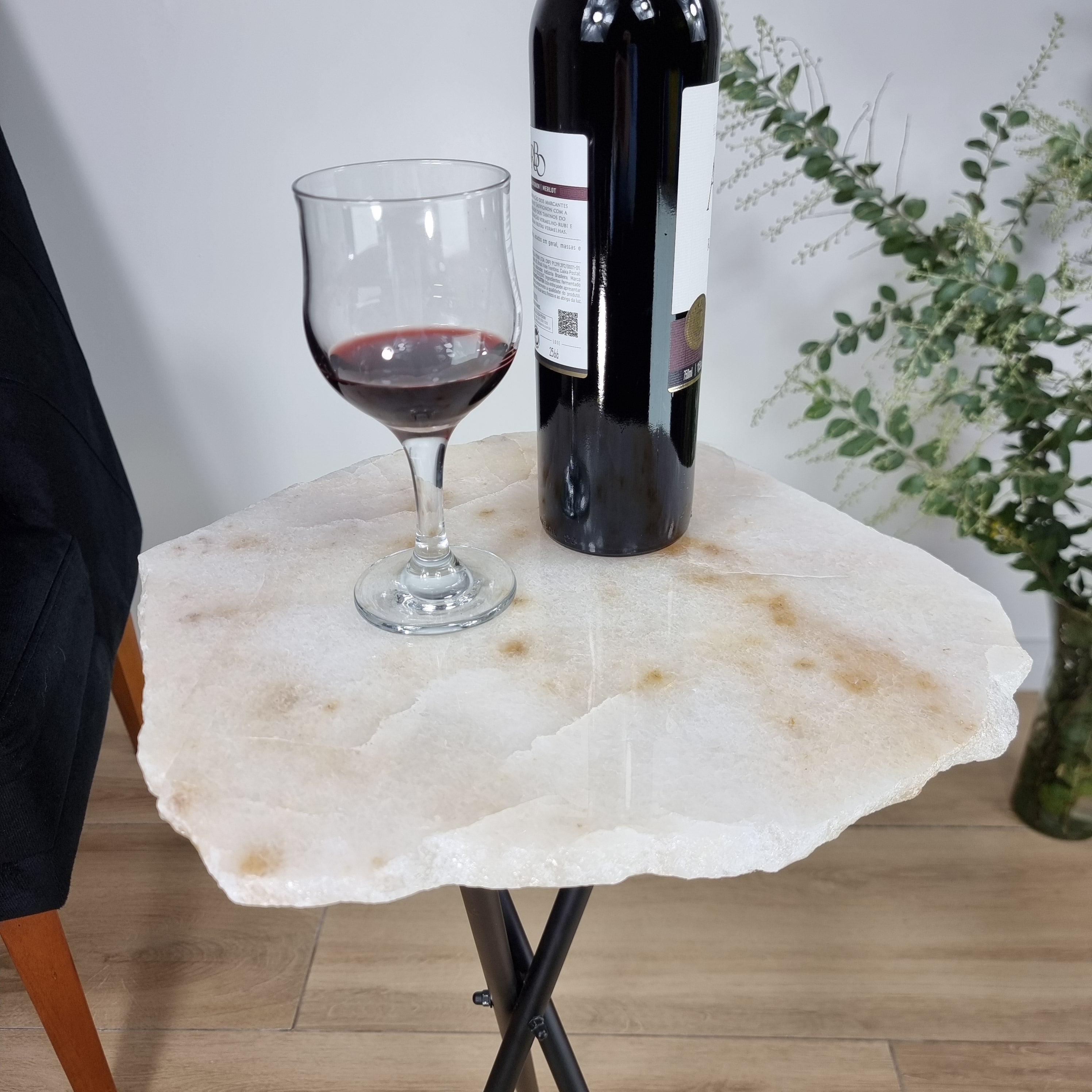 Mesa Lateral de QUARTZO BRANCO Naturais | Base Tripé Preta | Altura de 60 cm - Peça Artesanal BR Crystals