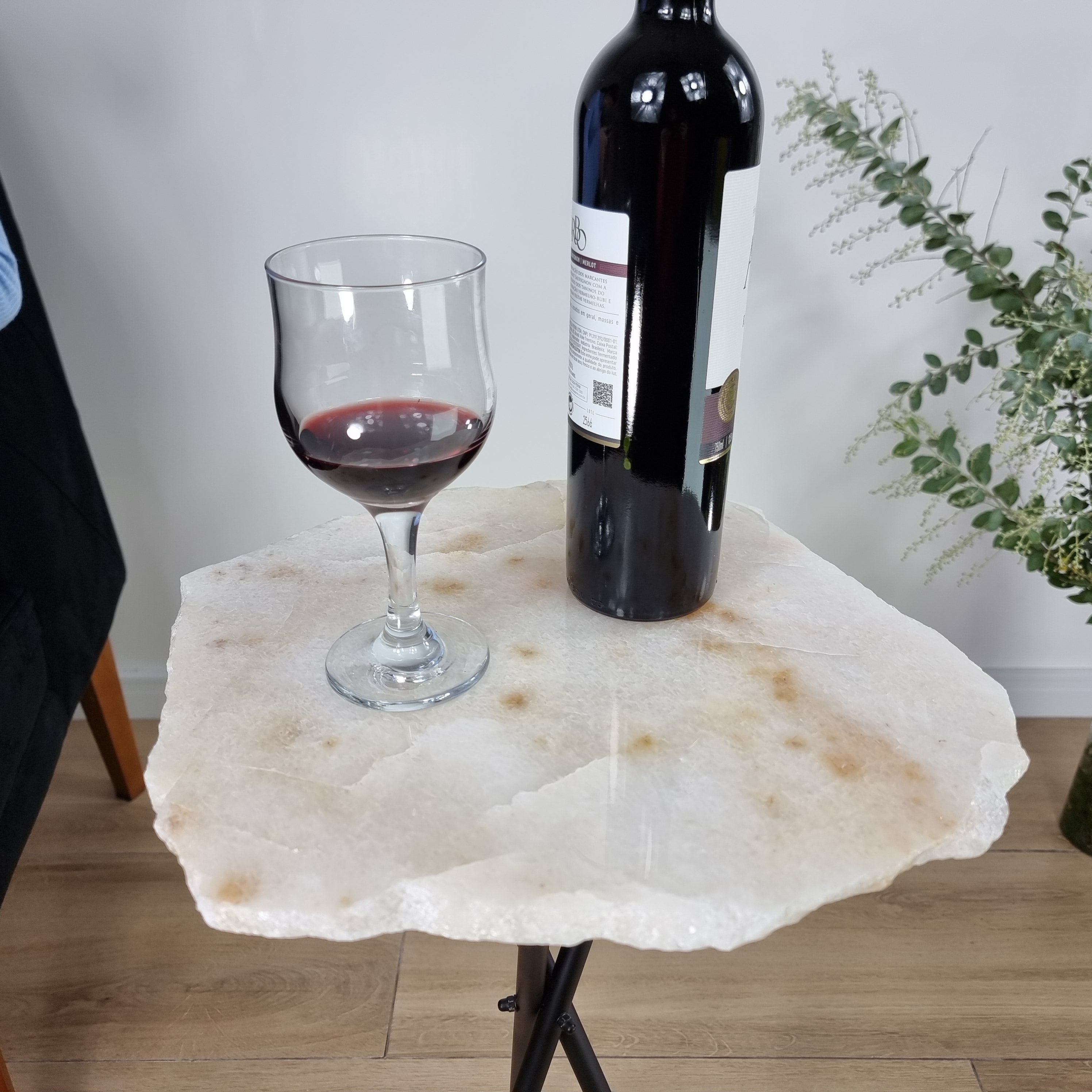 Mesa Lateral de QUARTZO BRANCO Naturais | Base Tripé Preta | Altura de 60 cm - Peça Artesanal BR Crystals