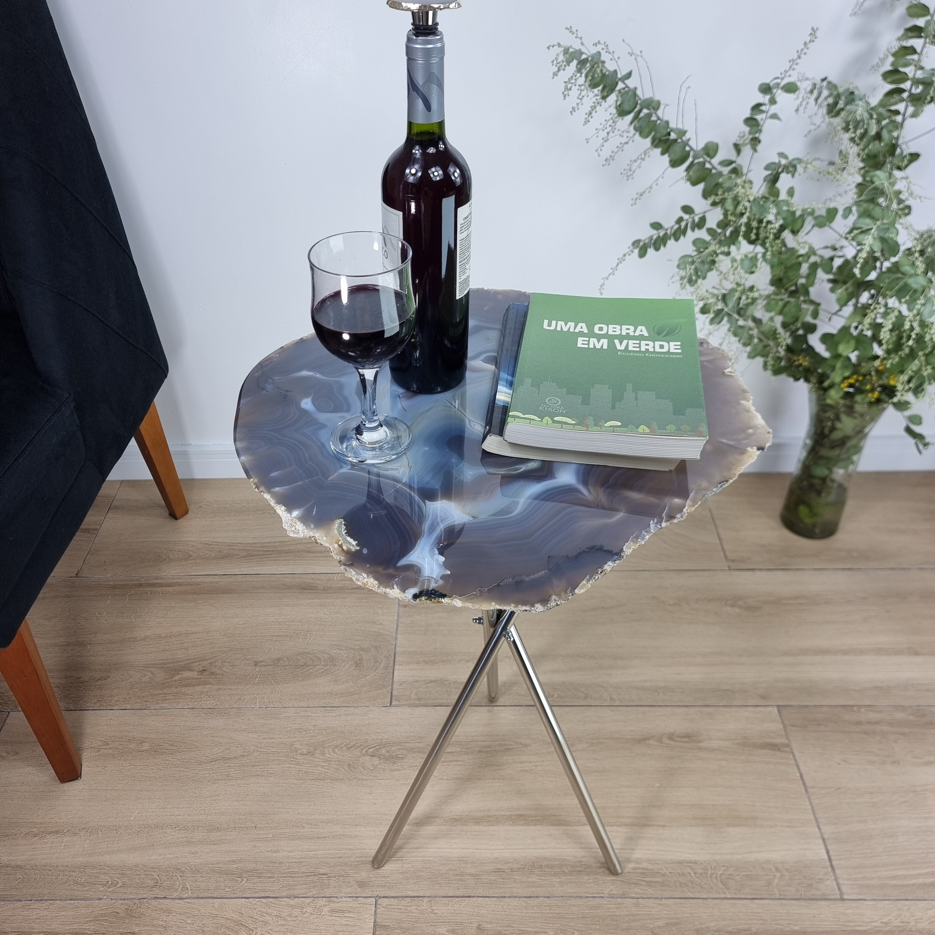 Mesa Lateral de Àgatas Preta Naturais | Base Tripé Prata | Altura de 60 cm - Peça Artesanal BR Crystals