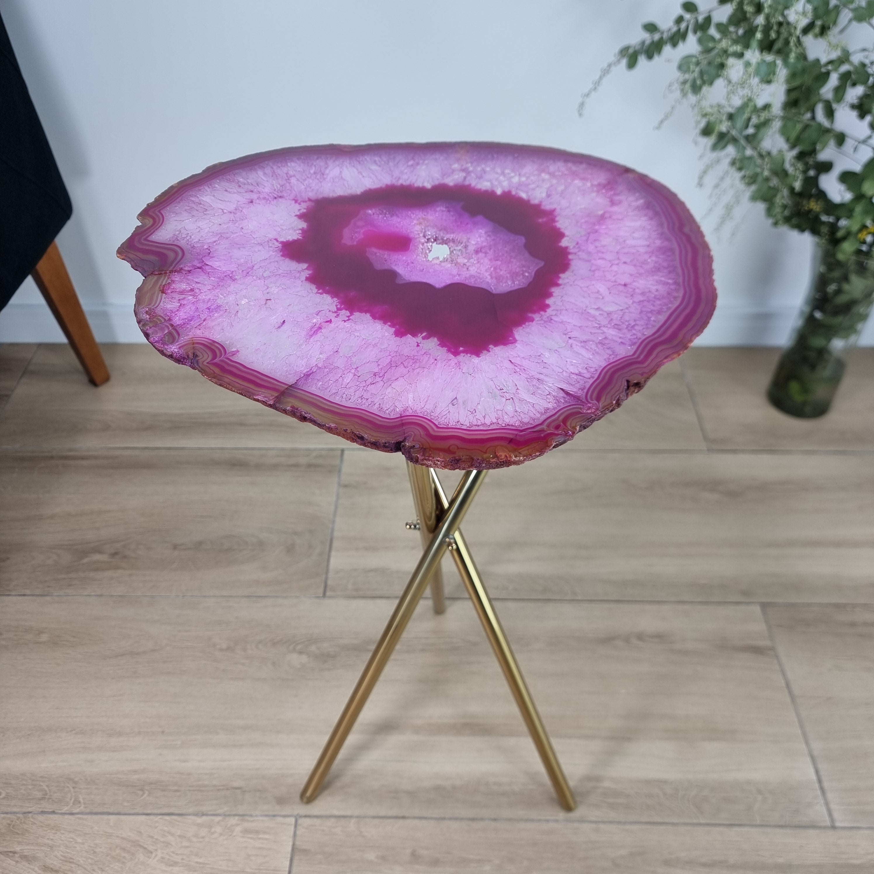 Mesa Lateral de Àgatas Naturais | Base Tripé Latão Ouro | Altura de 60 cm - Peça Artesanal BR Crystals