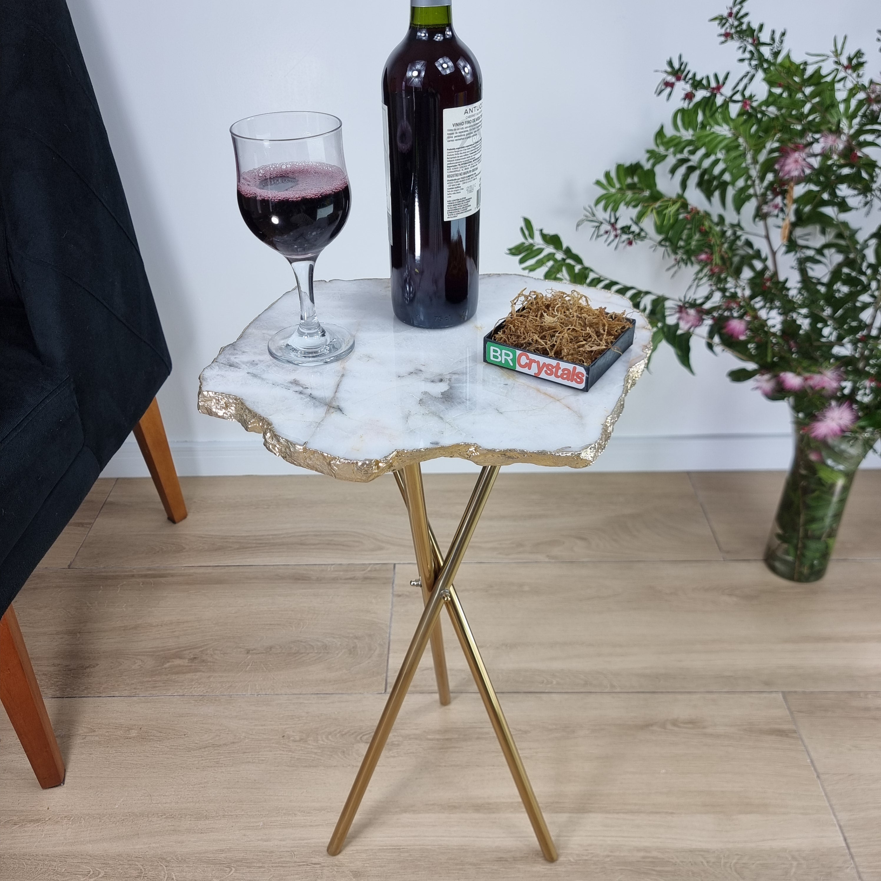 Mesa Lateral de QUARTZO BRANCO Naturais | Base Tripé Latão Ouro | Altura de 60 cm - Peça Artesanal BR Crystals