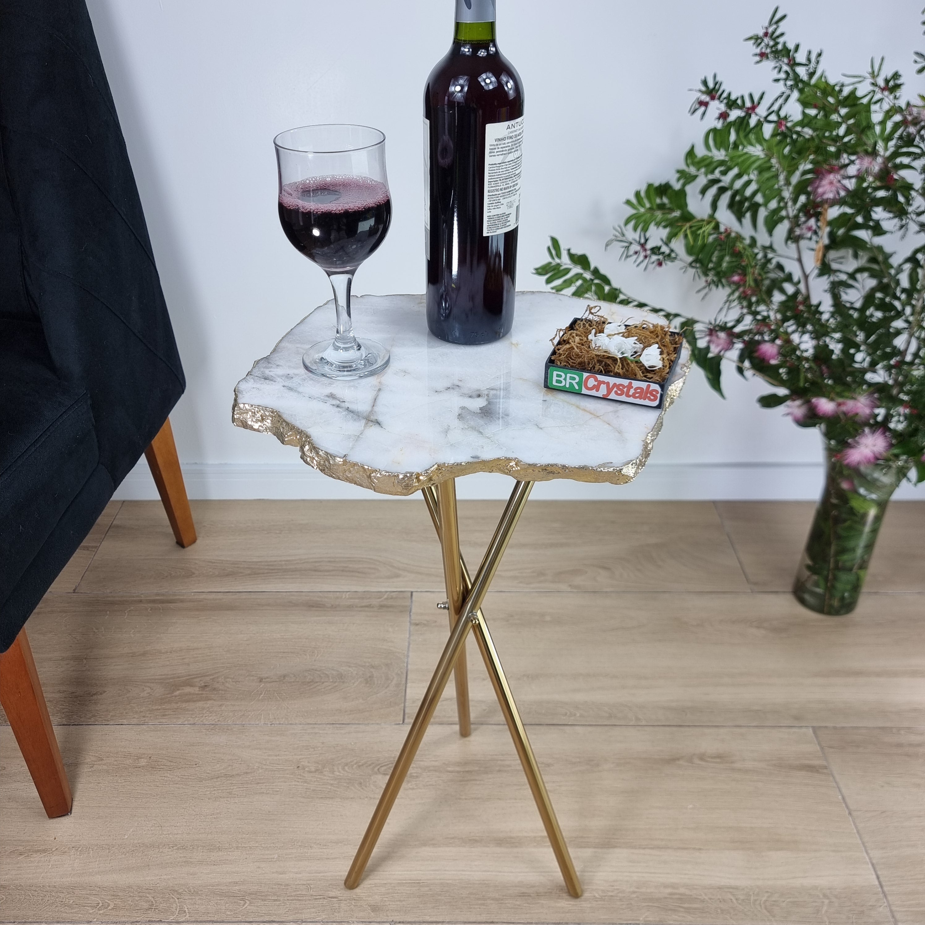 Mesa Lateral de QUARTZO BRANCO Naturais | Base Tripé Latão Ouro | Altura de 60 cm - Peça Artesanal BR Crystals