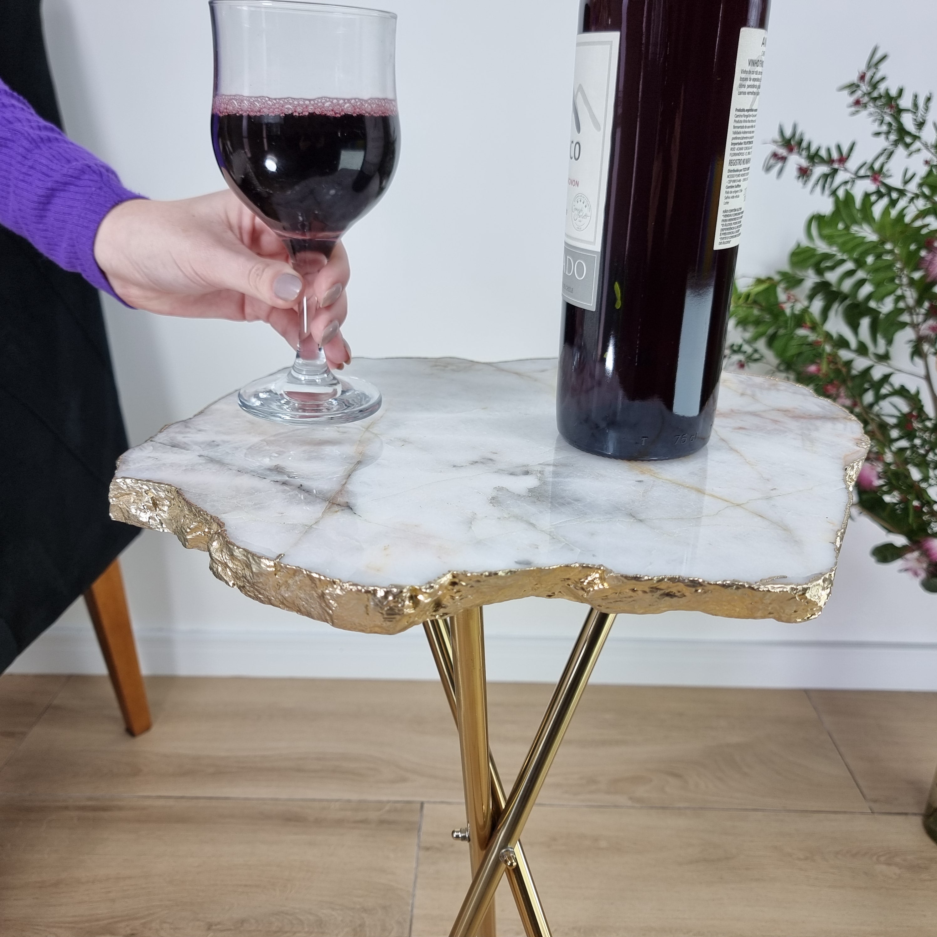 Mesa Lateral de QUARTZO BRANCO Naturais | Base Tripé Latão Ouro | Altura de 60 cm - Peça Artesanal BR Crystals