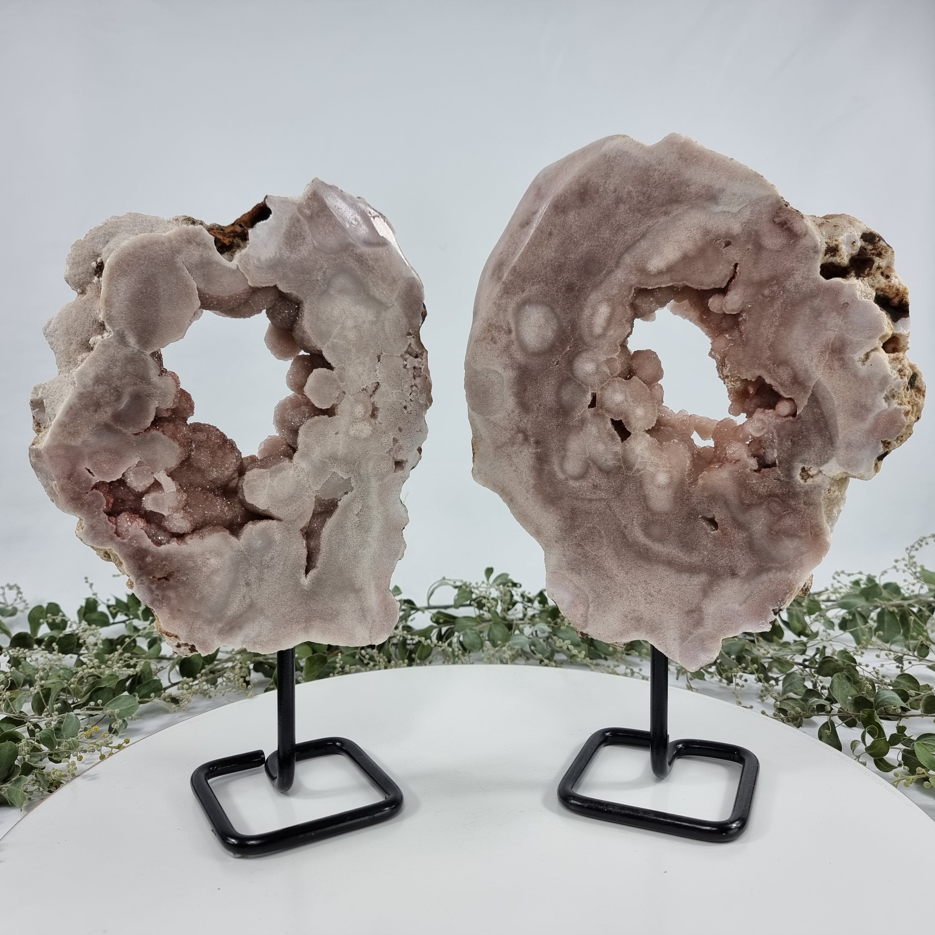 Drusa de Ametista Rosa Especial | Kit 2 Peças, Base de ferro Preta | Peso 3,10 kgs, Altura 28 cm | Energia, Beleza e Sofisticação