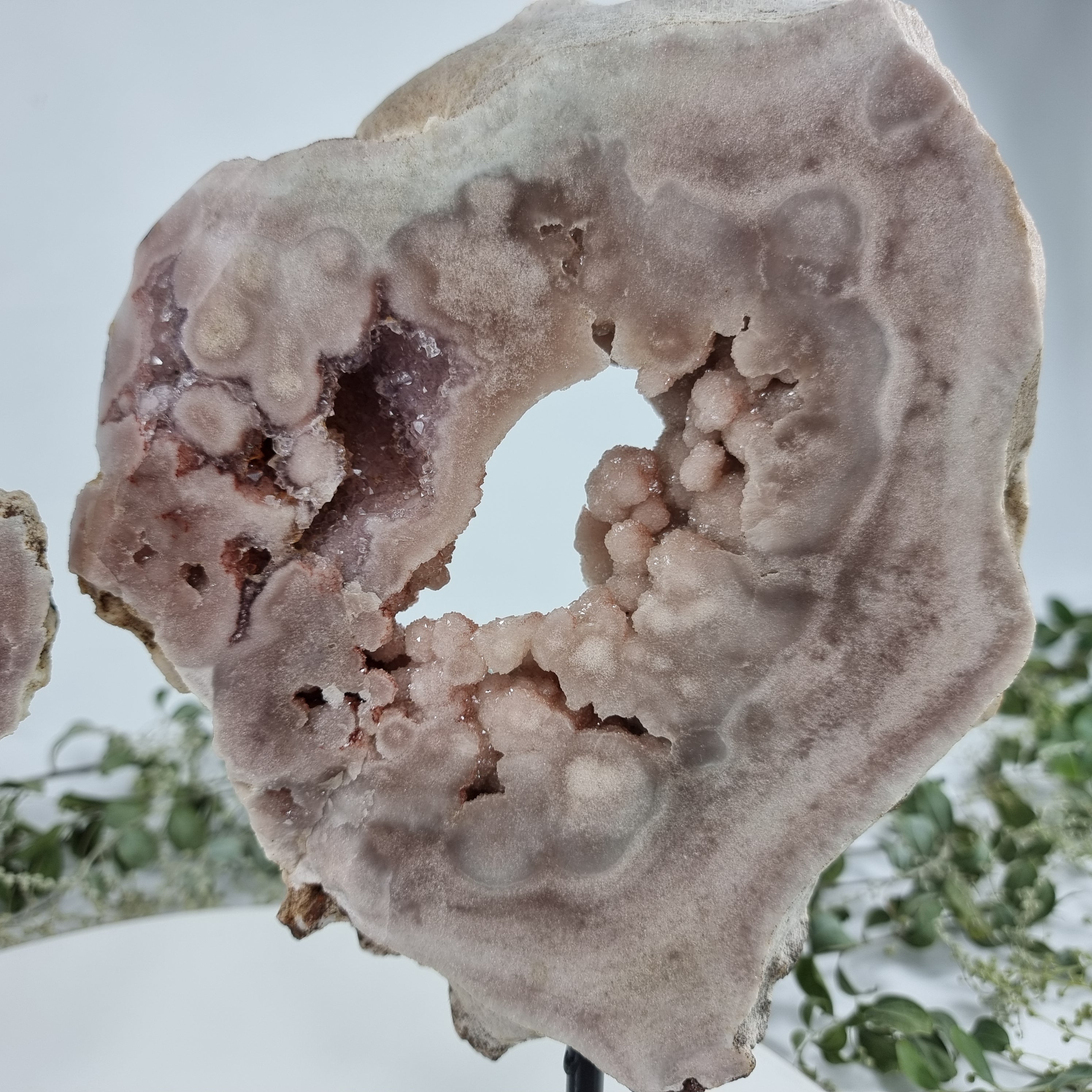 Drusa de Ametista Rosa Especial | Kit 2 Peças, Base de ferro Preta | Peso 3,10 kgs, Altura 28 cm | Energia, Beleza e Sofisticação