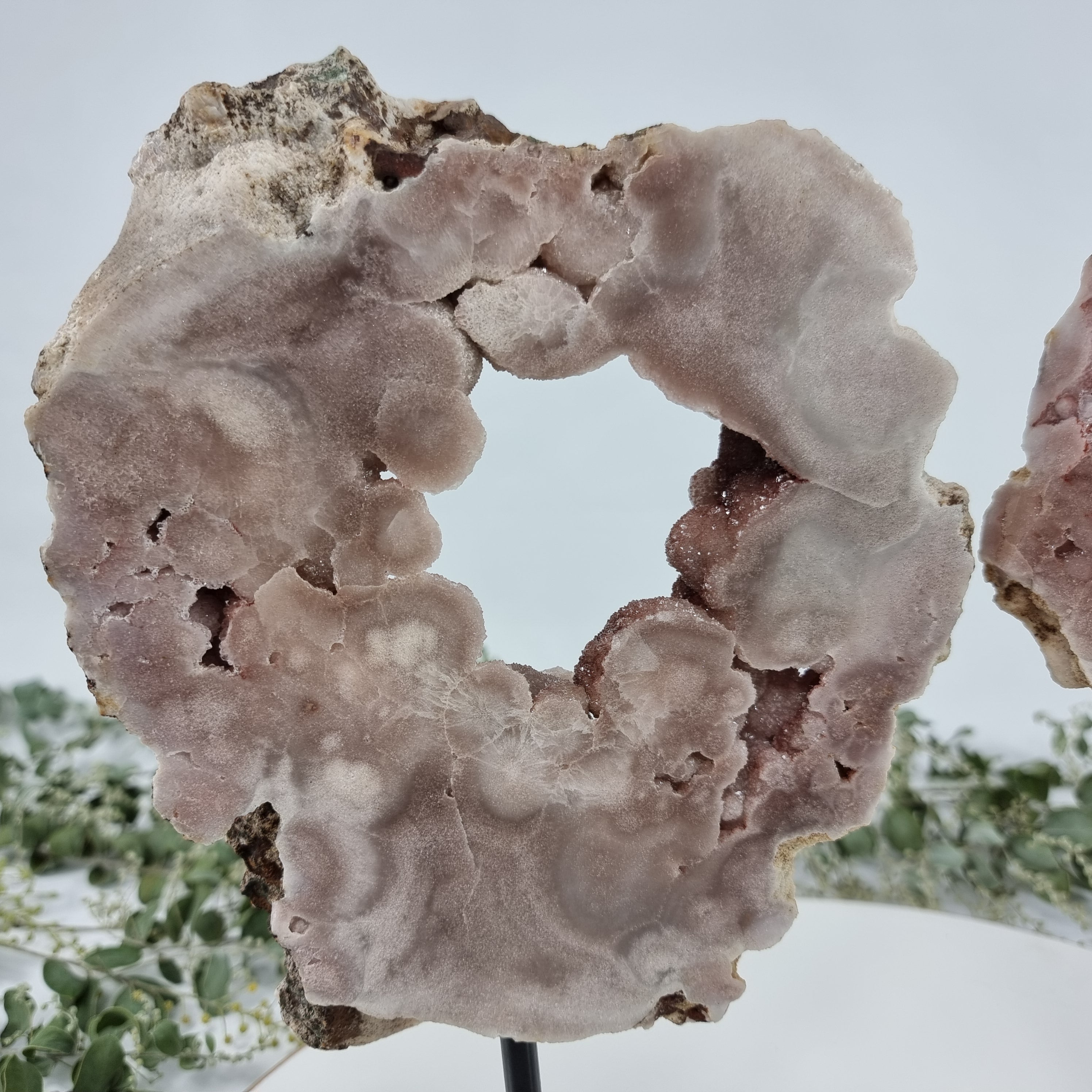 Drusa de Ametista Rosa Especial | Kit 2 Peças, Base de ferro Preta | Peso 3,10 kgs, Altura 28 cm | Energia, Beleza e Sofisticação