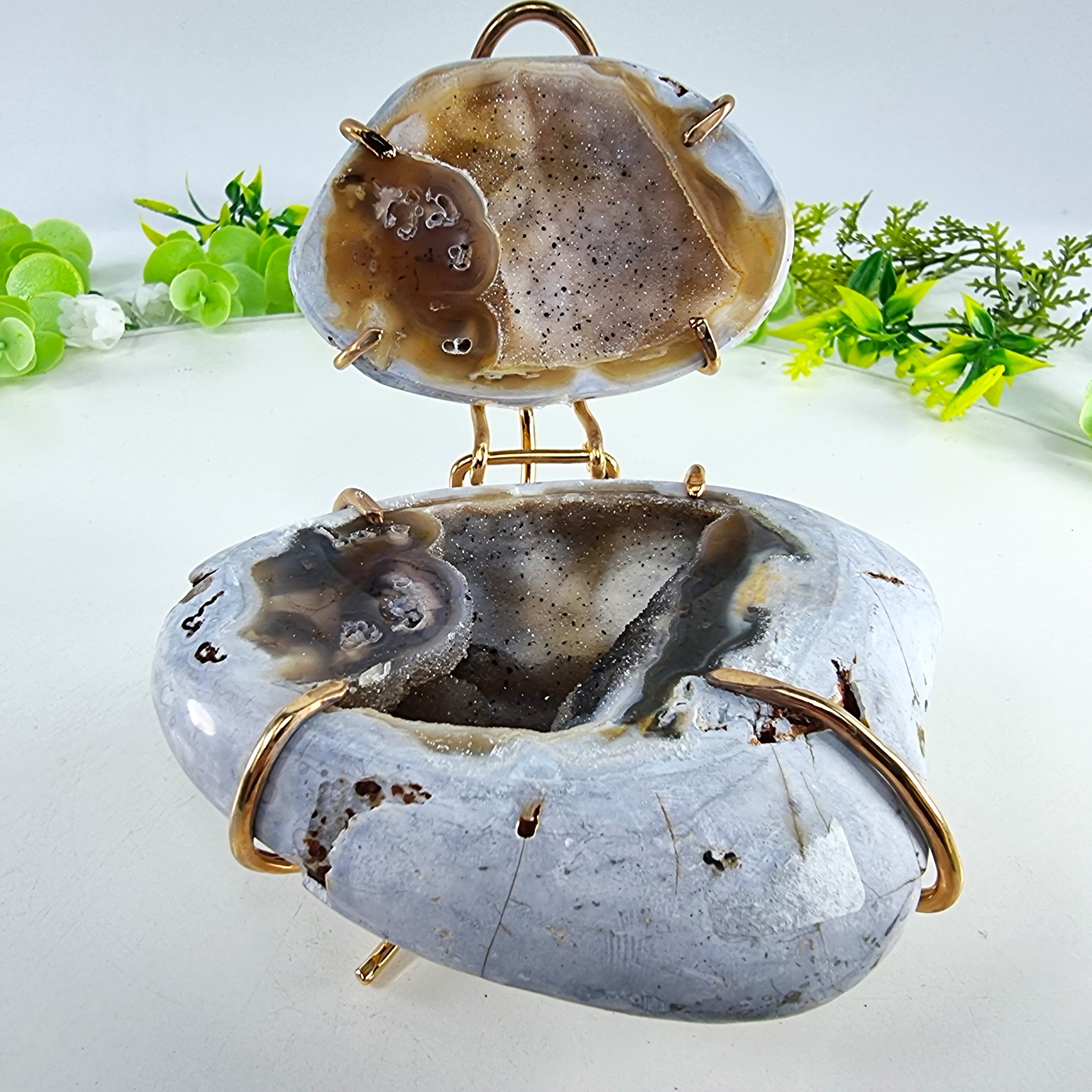 Porta Joias de Geodo de Àgatas | Base Dourada | Peso 310 g, Altura 6 cm | Peça Única Super Especial