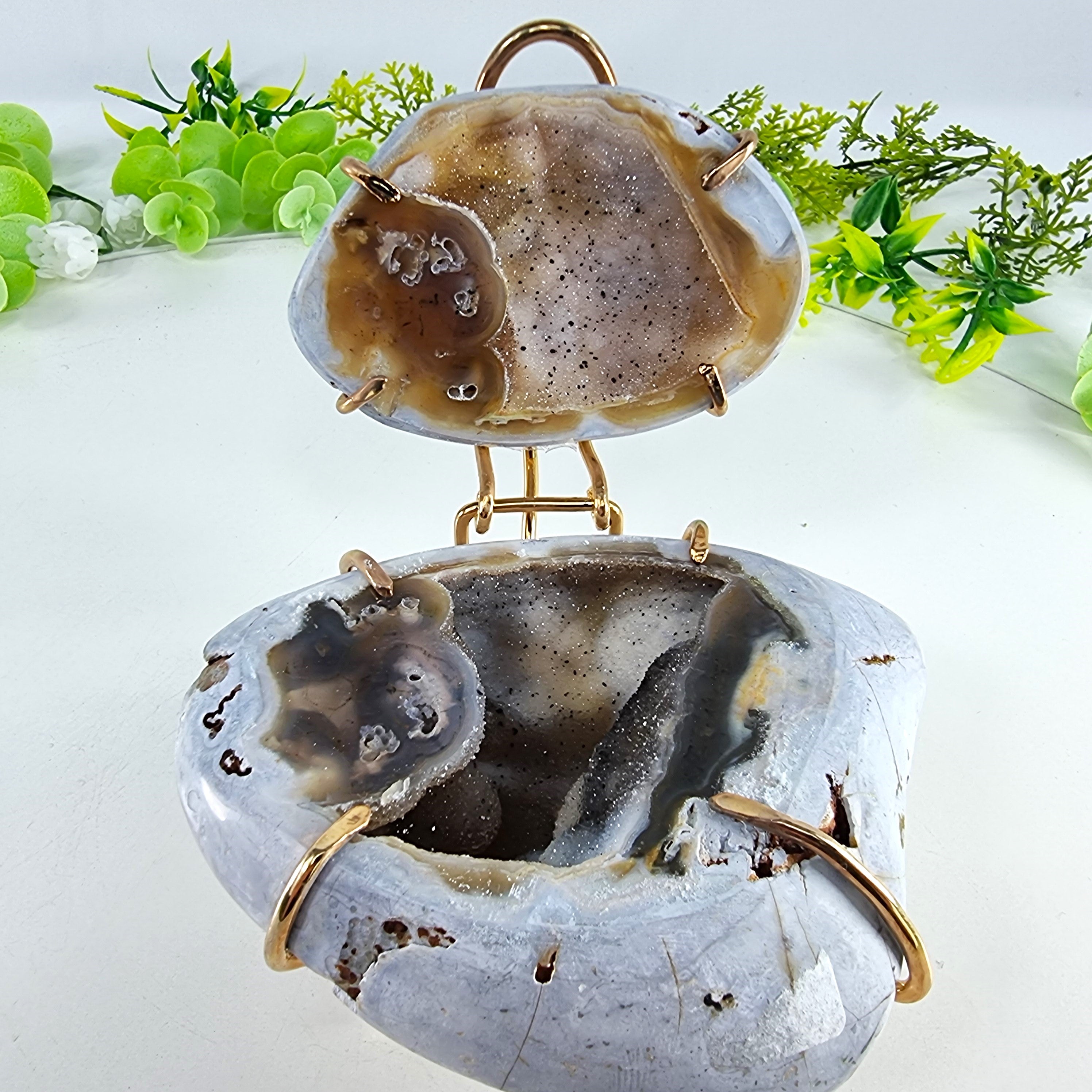 Porta Joias de Geodo de Àgatas | Base Dourada | Peso 310 g, Altura 6 cm | Peça Única Super Especial