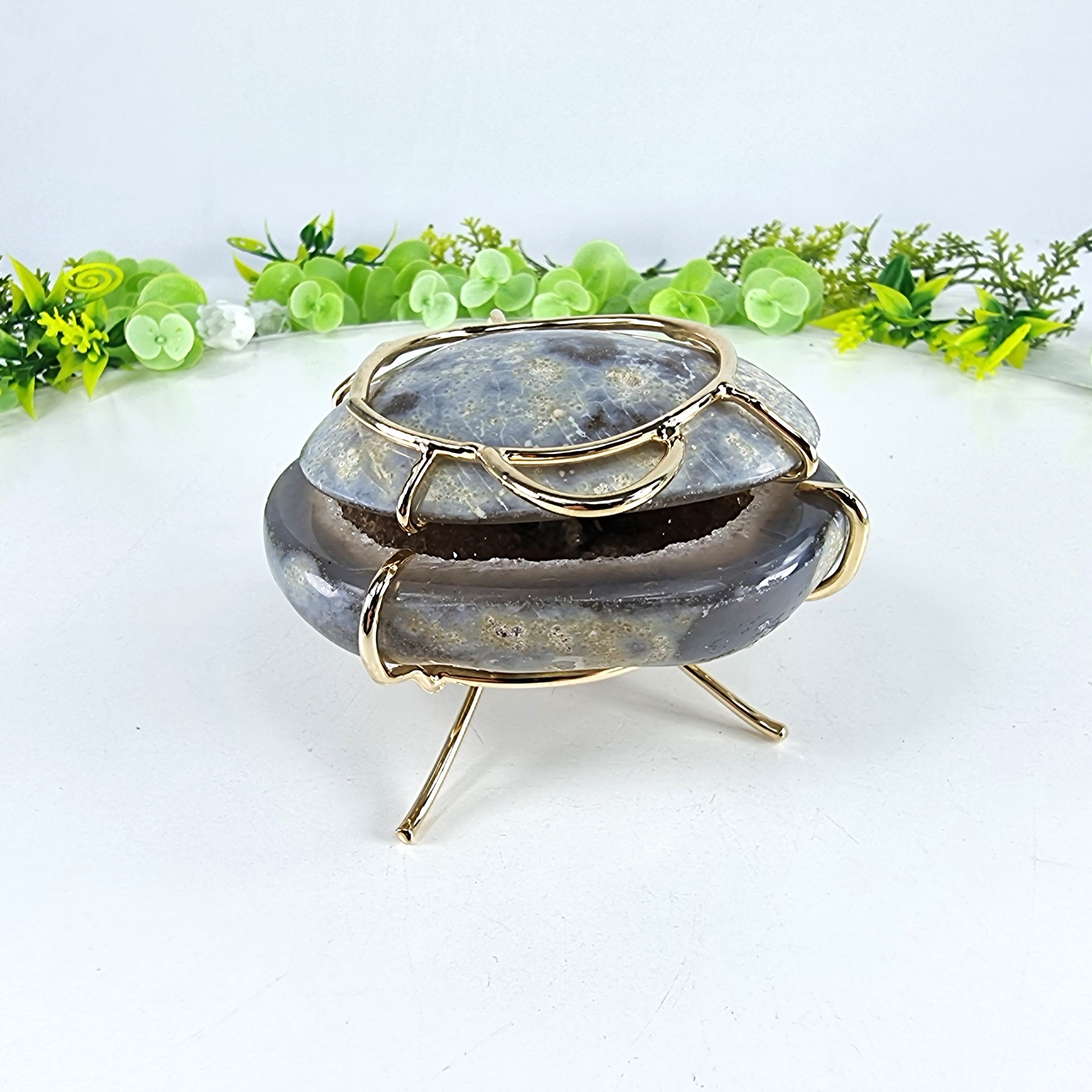 Porta Joias de Geodo de Àgatas | Base Dourada | Peso 310 g, Altura 6 cm | Peça Única Super Especial