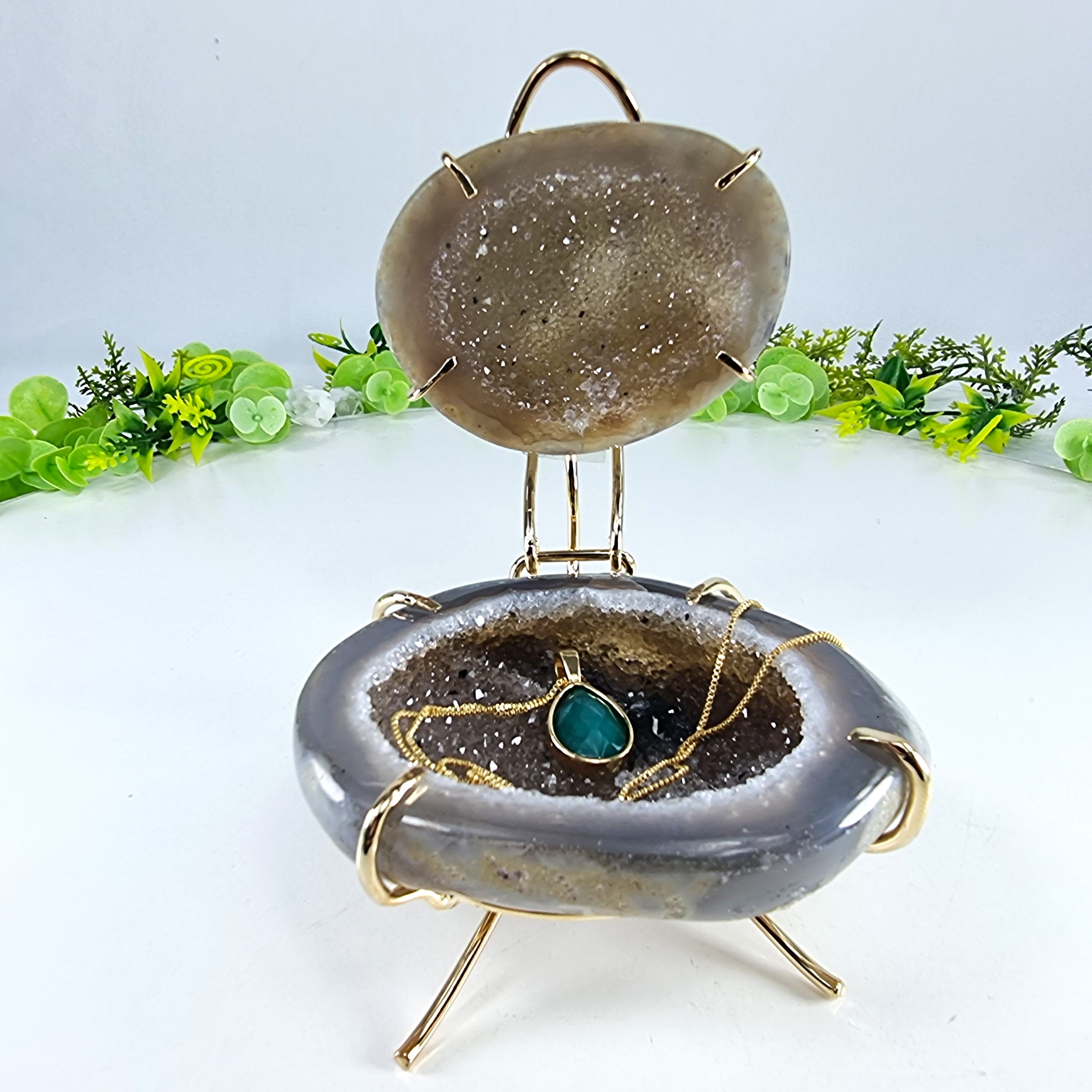 Porta Joias de Geodo de Àgatas | Base Dourada | Peso 310 g, Altura 6 cm | Peça única Especial