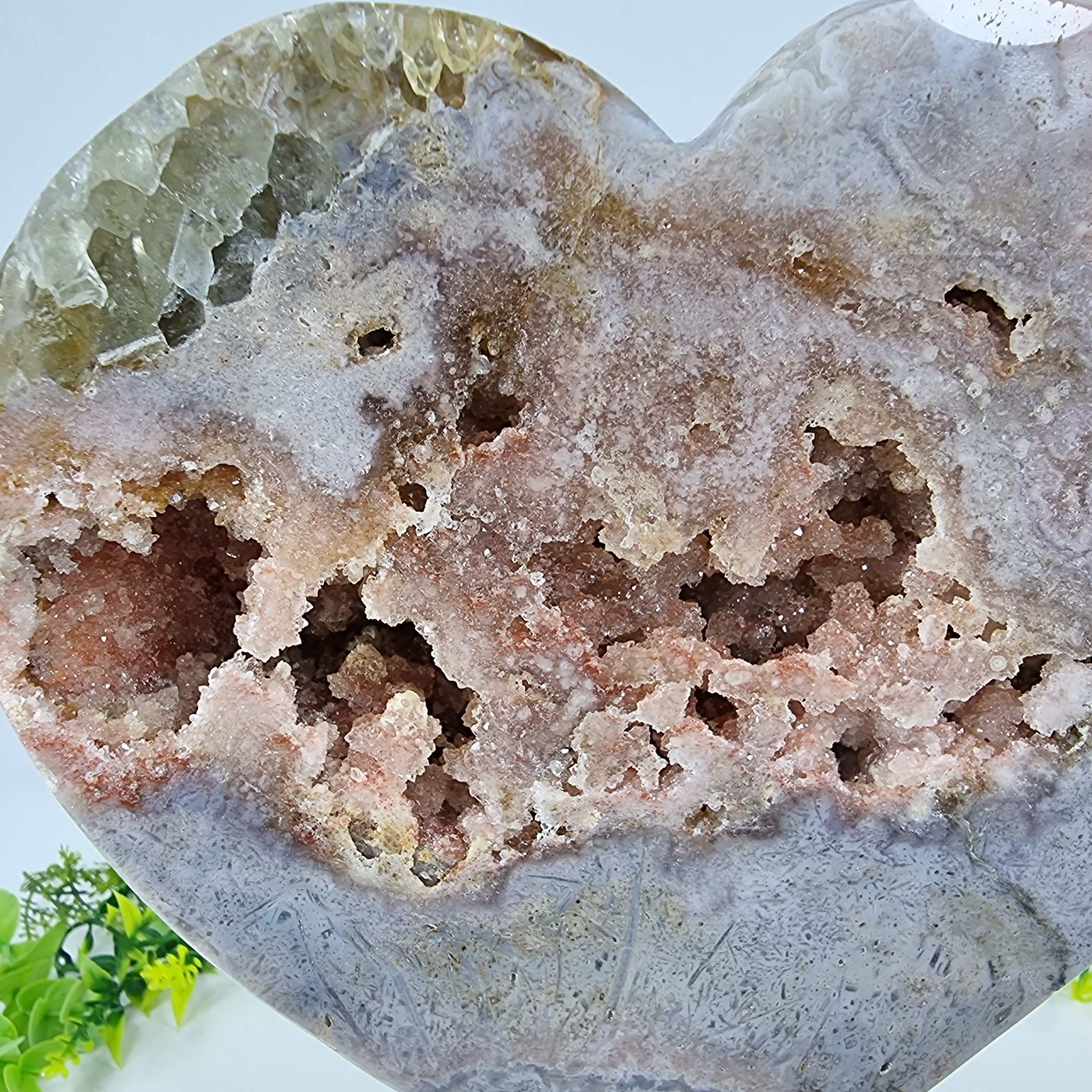 Coração de Ametista Rosa | Base de ferro Preta | Peso 2,00 kgs, Altura 22 cm | Energia, Beleza e Sofisticação