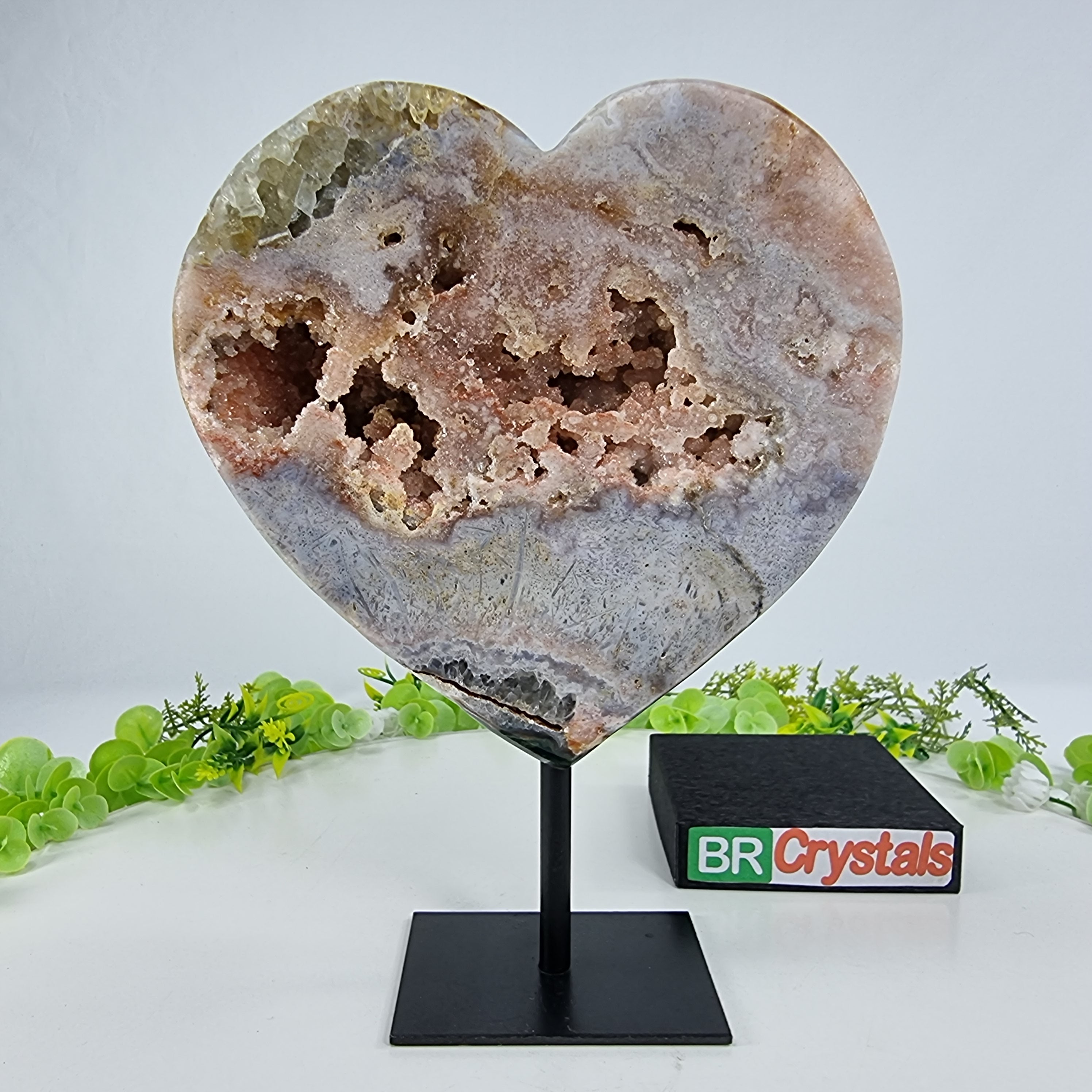 Coração de Ametista Rosa | Base de ferro Preta | Peso 2,00 kgs, Altura 22 cm | Energia, Beleza e Sofisticação