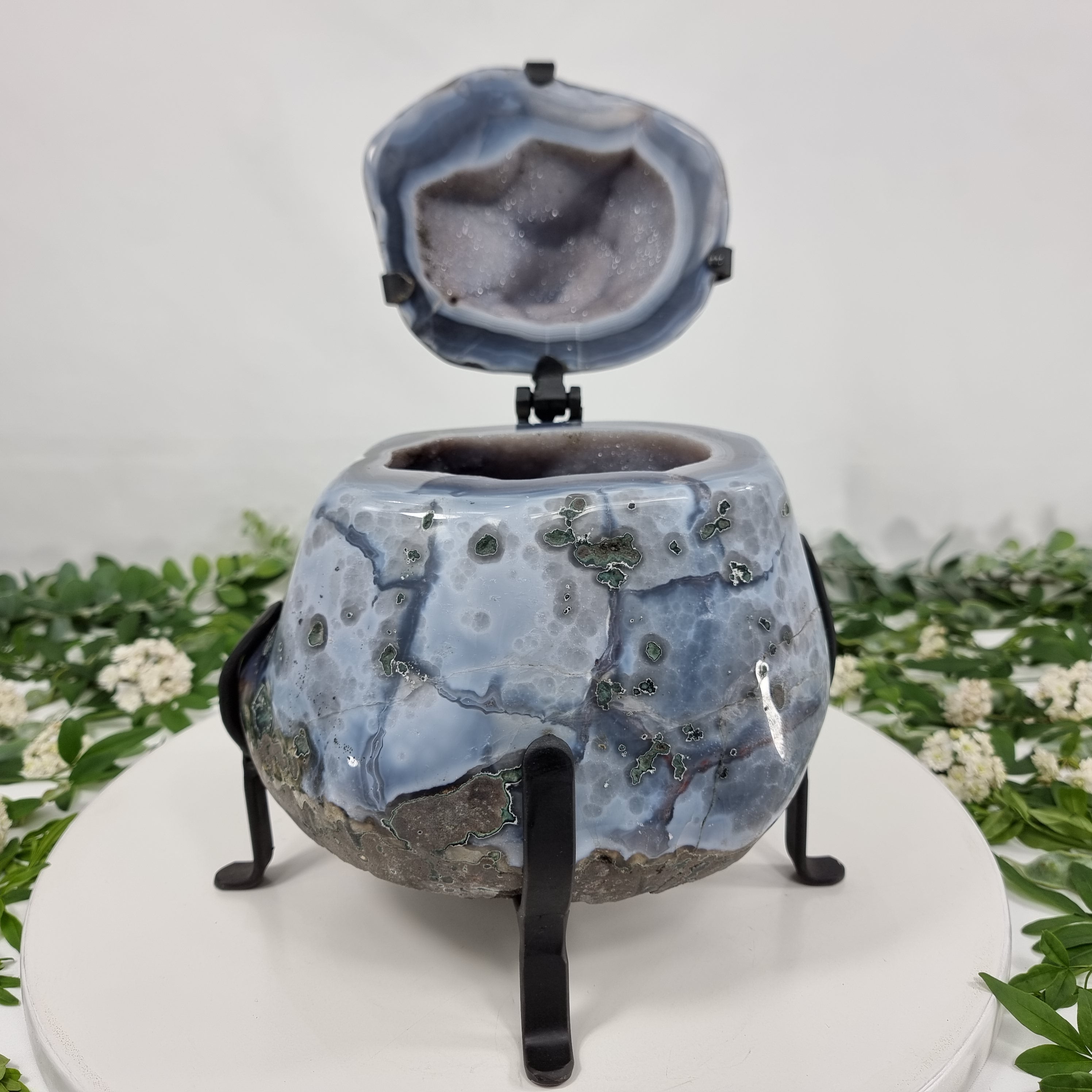 Porta Joias de Geodo de Àgatas | Base de ferro Preta | Peso 8,80 kgs, Altura 30 cm | Peça única Especial