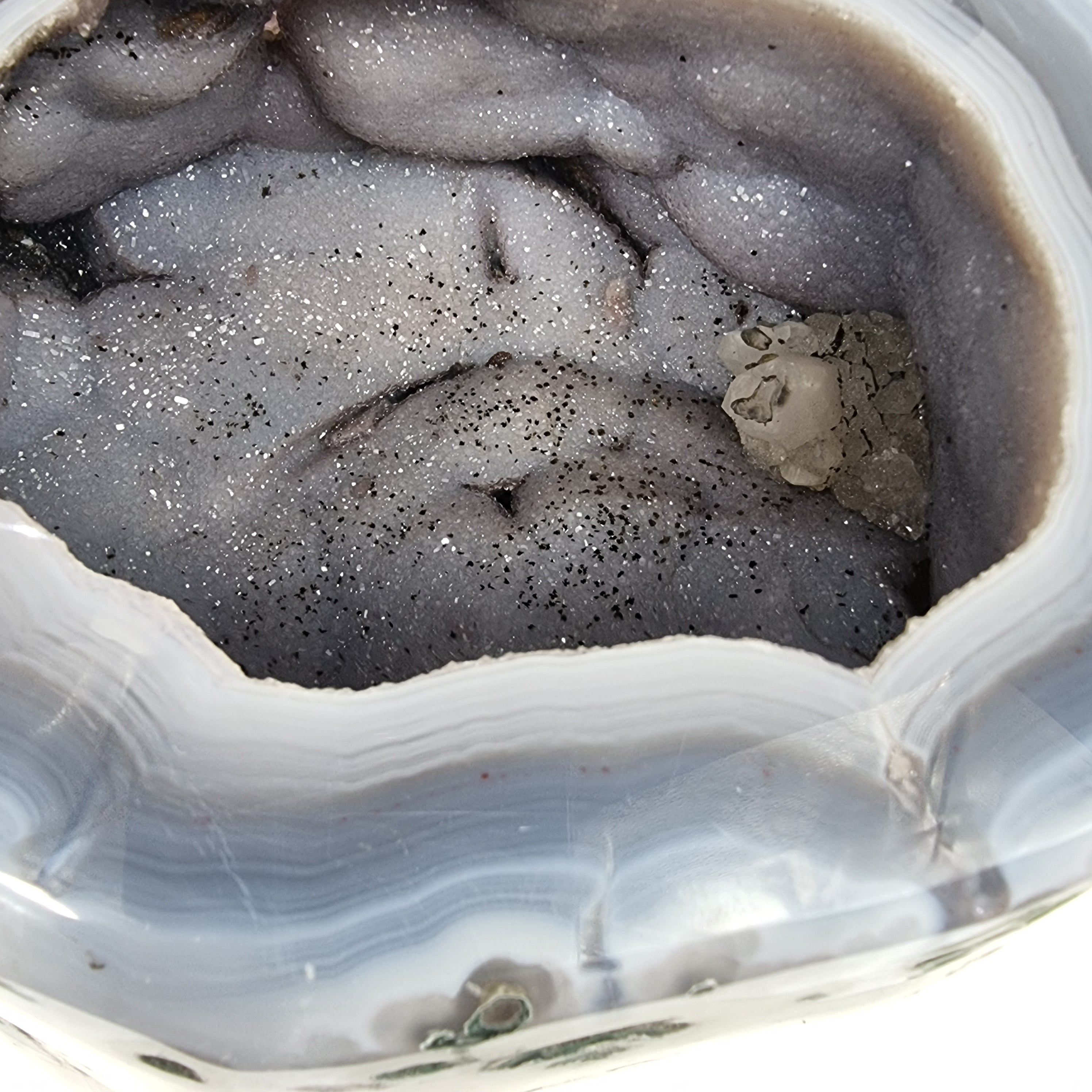 Porta Joias de Geodo de Àgatas | Base de ferro Preta | Peso 8,80 kgs, Altura 30 cm | Peça única Especial