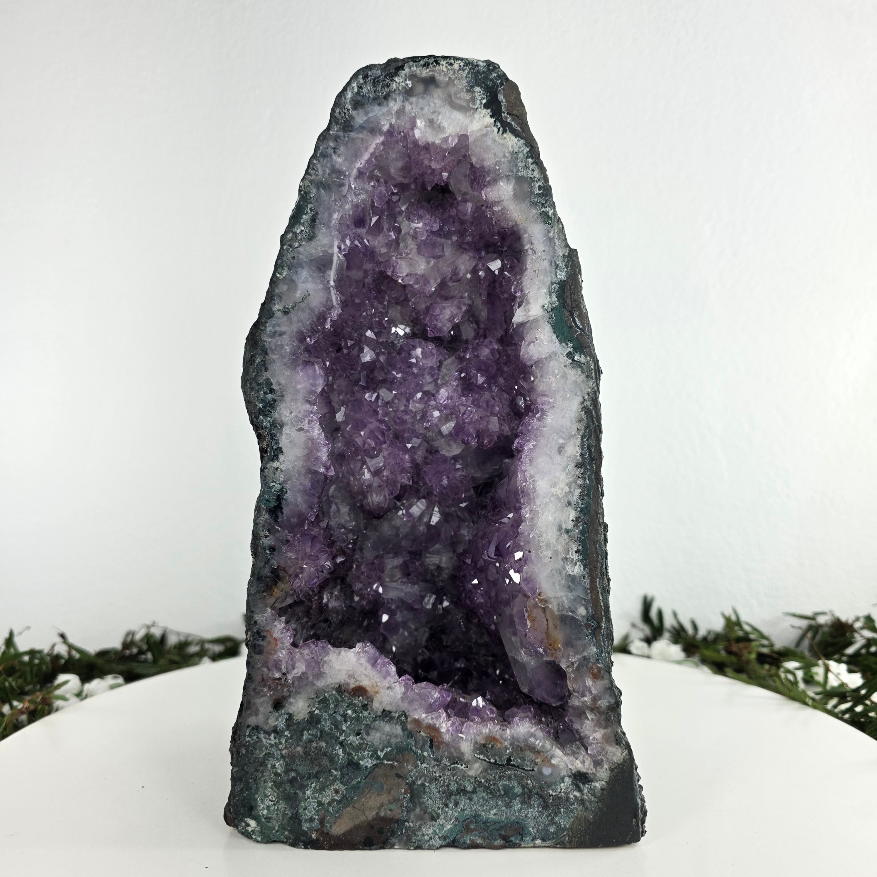 Capela em Ametista Bruta Drusa - Geodo de Ametista 4,10 Kgs, Energia, Beleza e Sofisticação