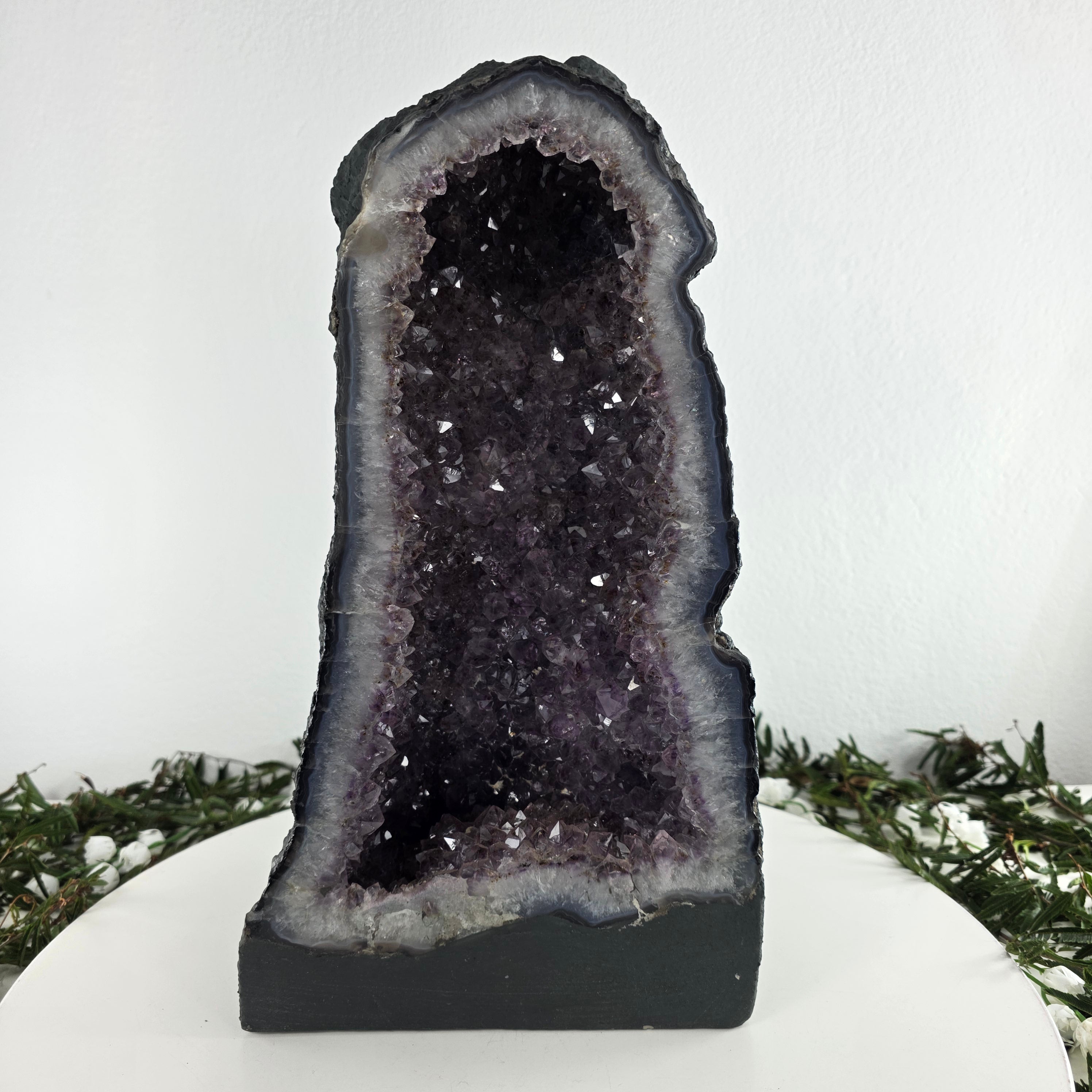 Capela em Ametista Bruta Drusa - Geodo de Ametista 7,00 Kgs, Energia, Beleza e Sofisticação