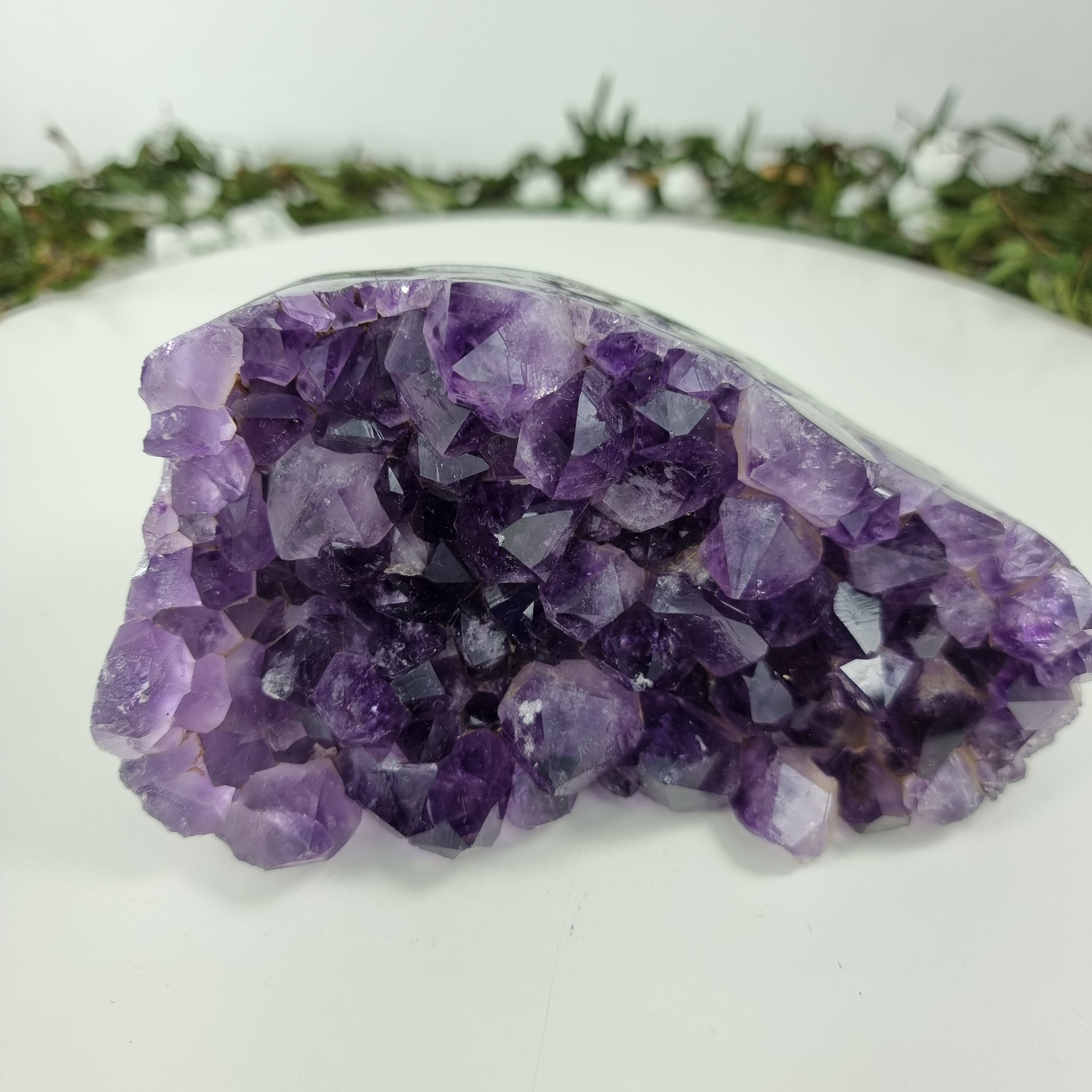 Ametista Drusa com Cristais Violeta peso com 1,136 Kgs, Energia, Beleza e Sofisticação