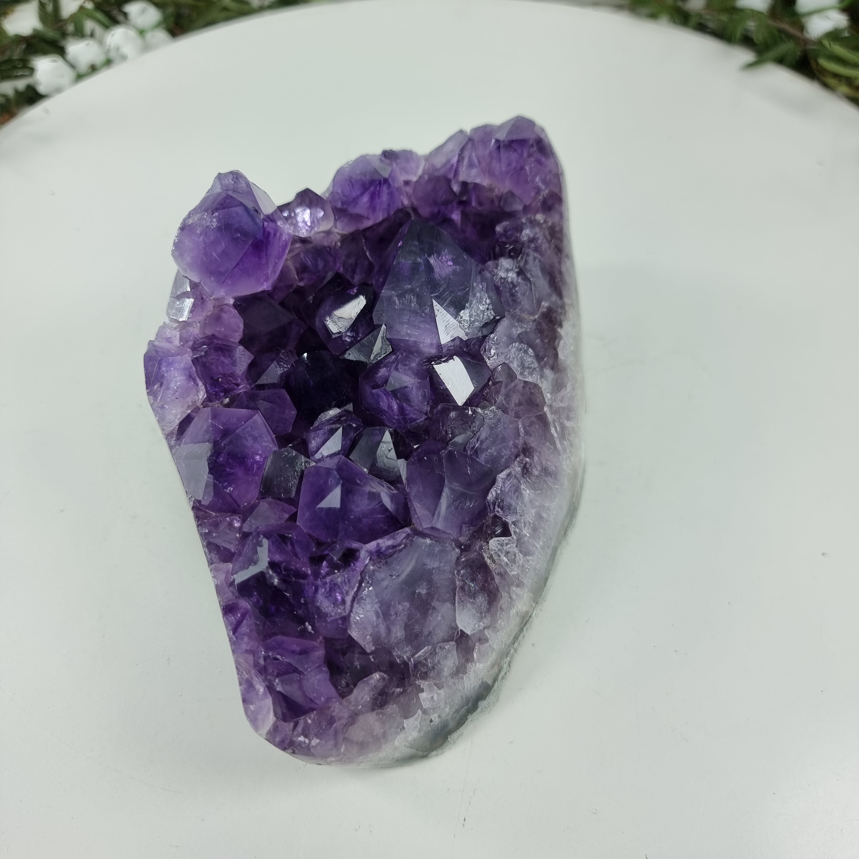 Ametista Drusa com Cristais Violeta peso com 1,573 Kgs, Energia, Beleza e Sofisticação