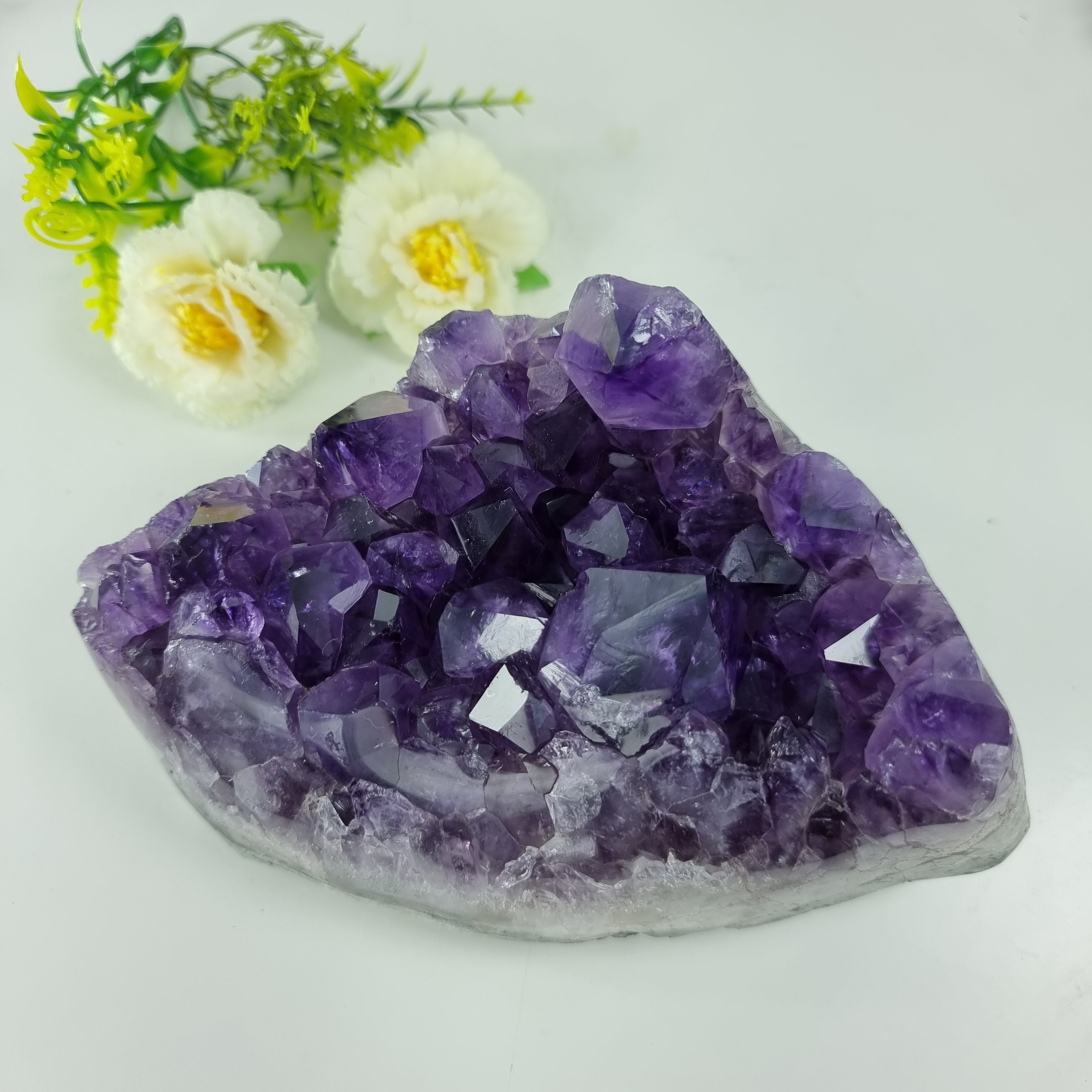 Ametista Drusa com Cristais Violeta peso com 1,573 Kgs, Energia, Beleza e Sofisticação