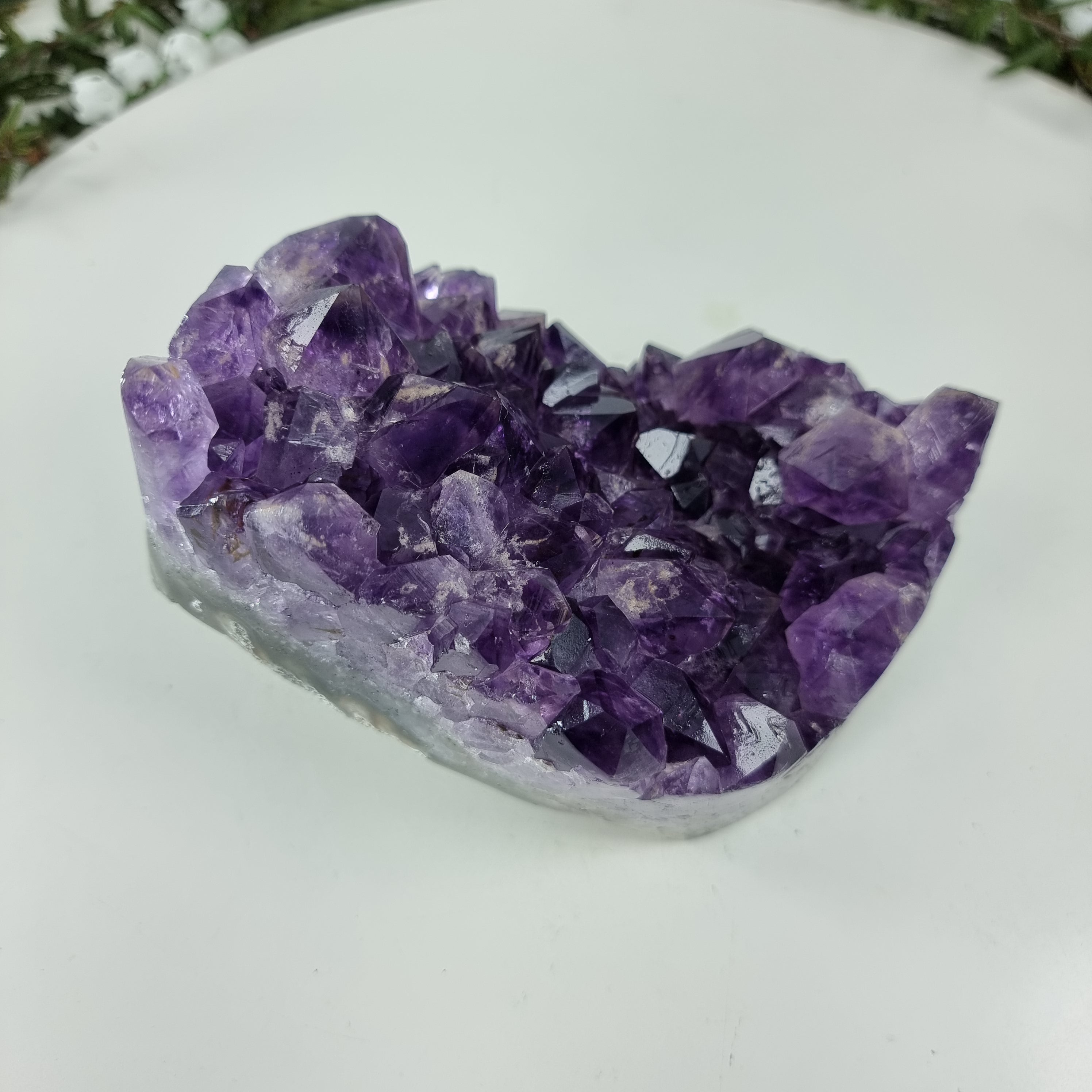 Ametista Drusa com Cristais Especiais peso com 1,384 Kgs, Energia, Beleza e Sofisticação
