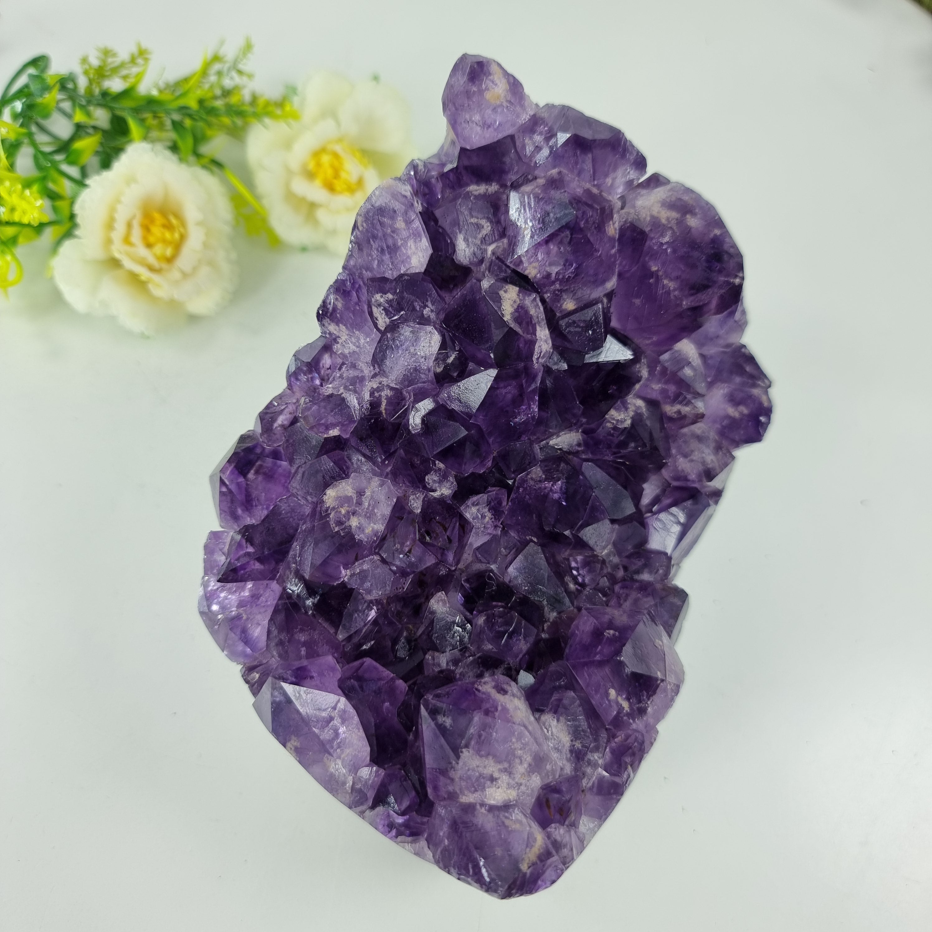 Ametista Drusa com Cristais Especiais peso com 1,384 Kgs, Energia, Beleza e Sofisticação