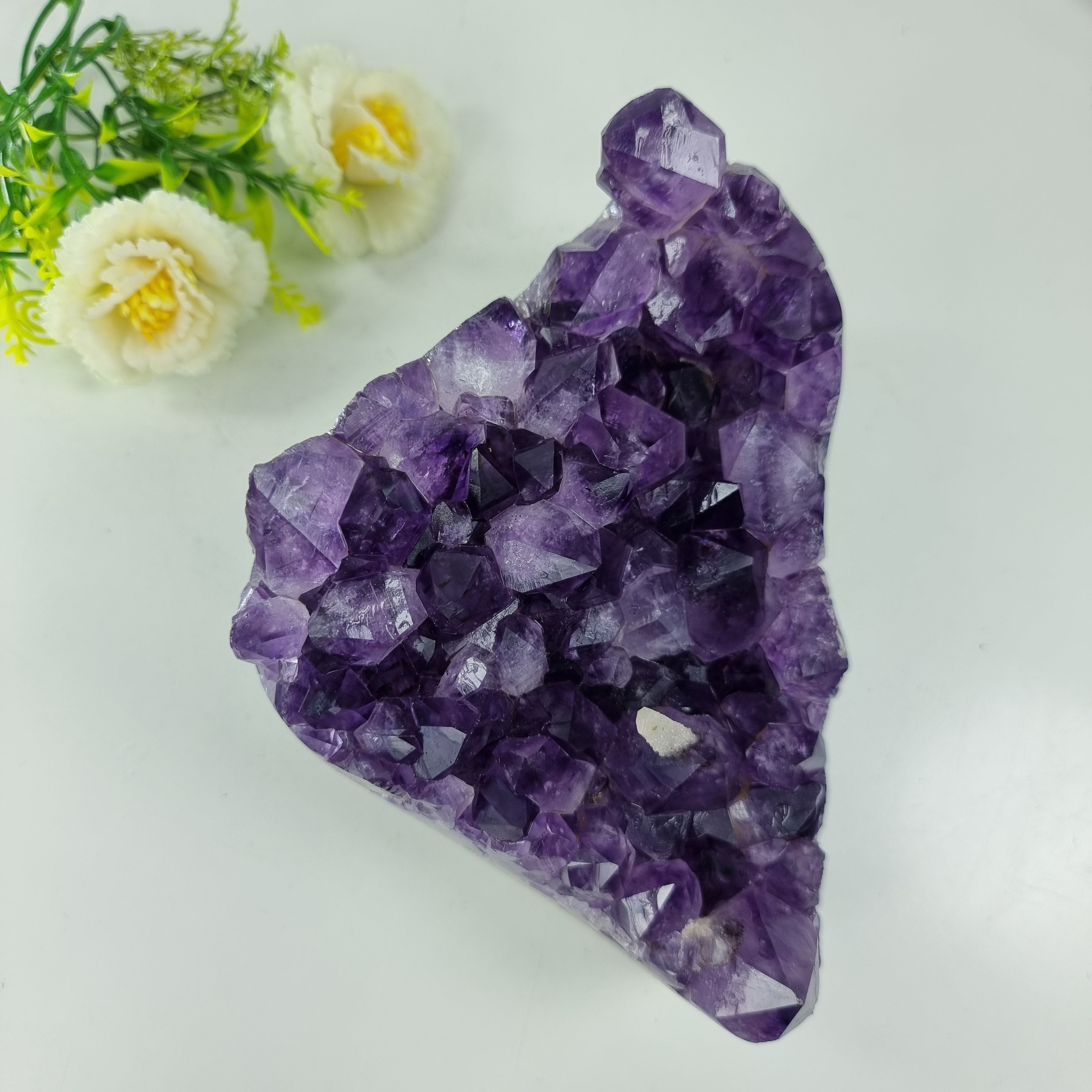 Ametista Drusa com Cristais Violeta peso com 1,678 Kgs, Energia, Beleza e Sofisticação