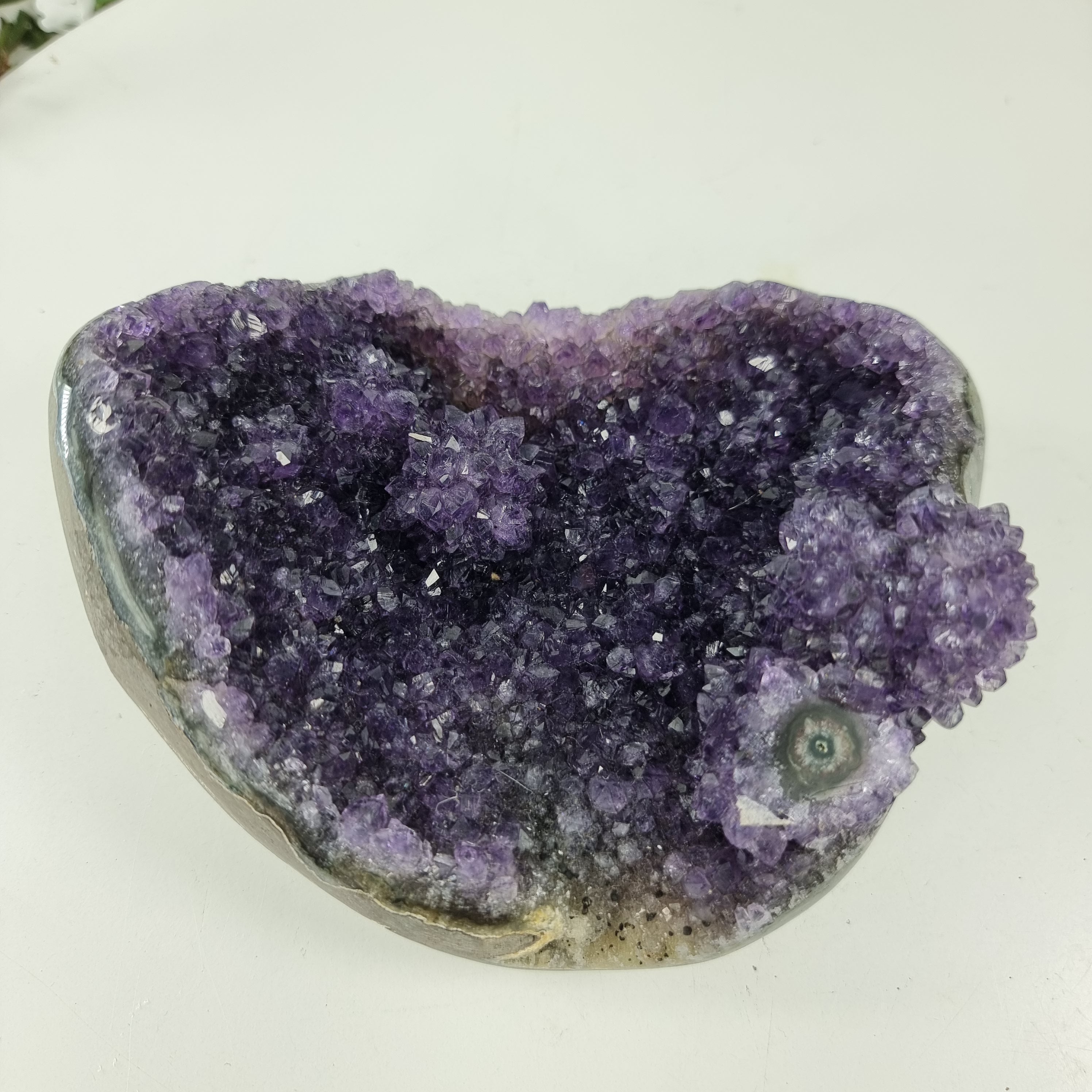 Ametista Drusa com Cristais Violeta peso com 0,95 Kg, Energia, Beleza e Sofisticação