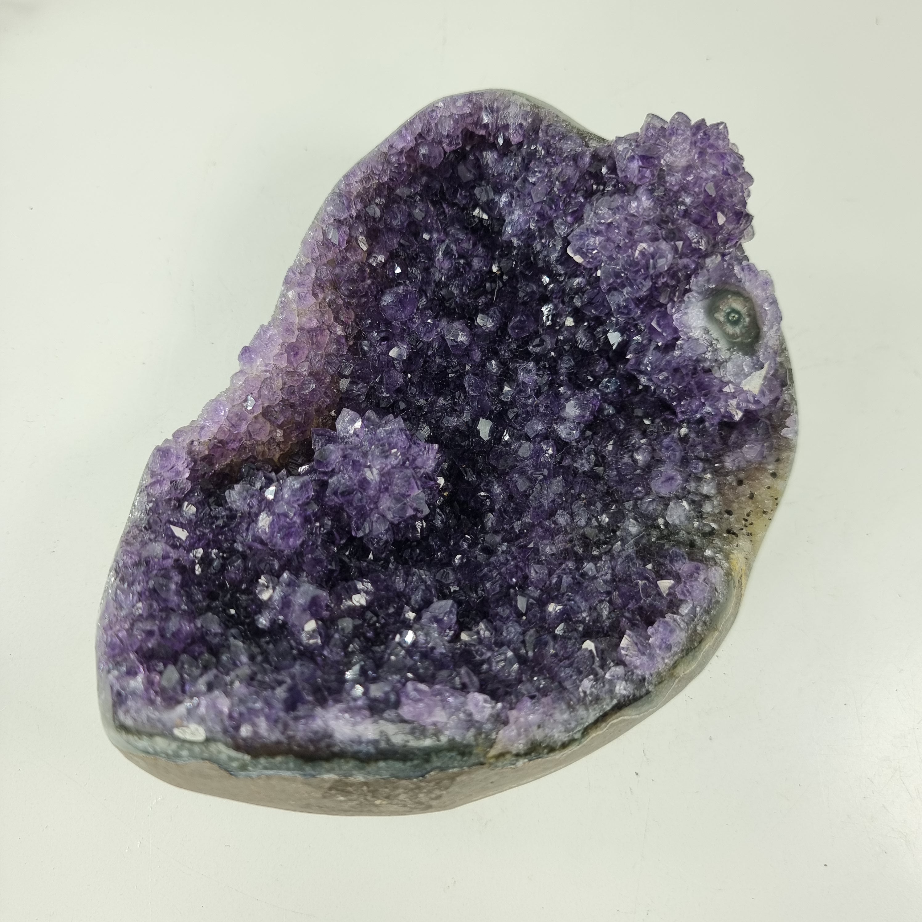 Ametista Drusa com Cristais Violeta peso com 0,95 Kg, Energia, Beleza e Sofisticação