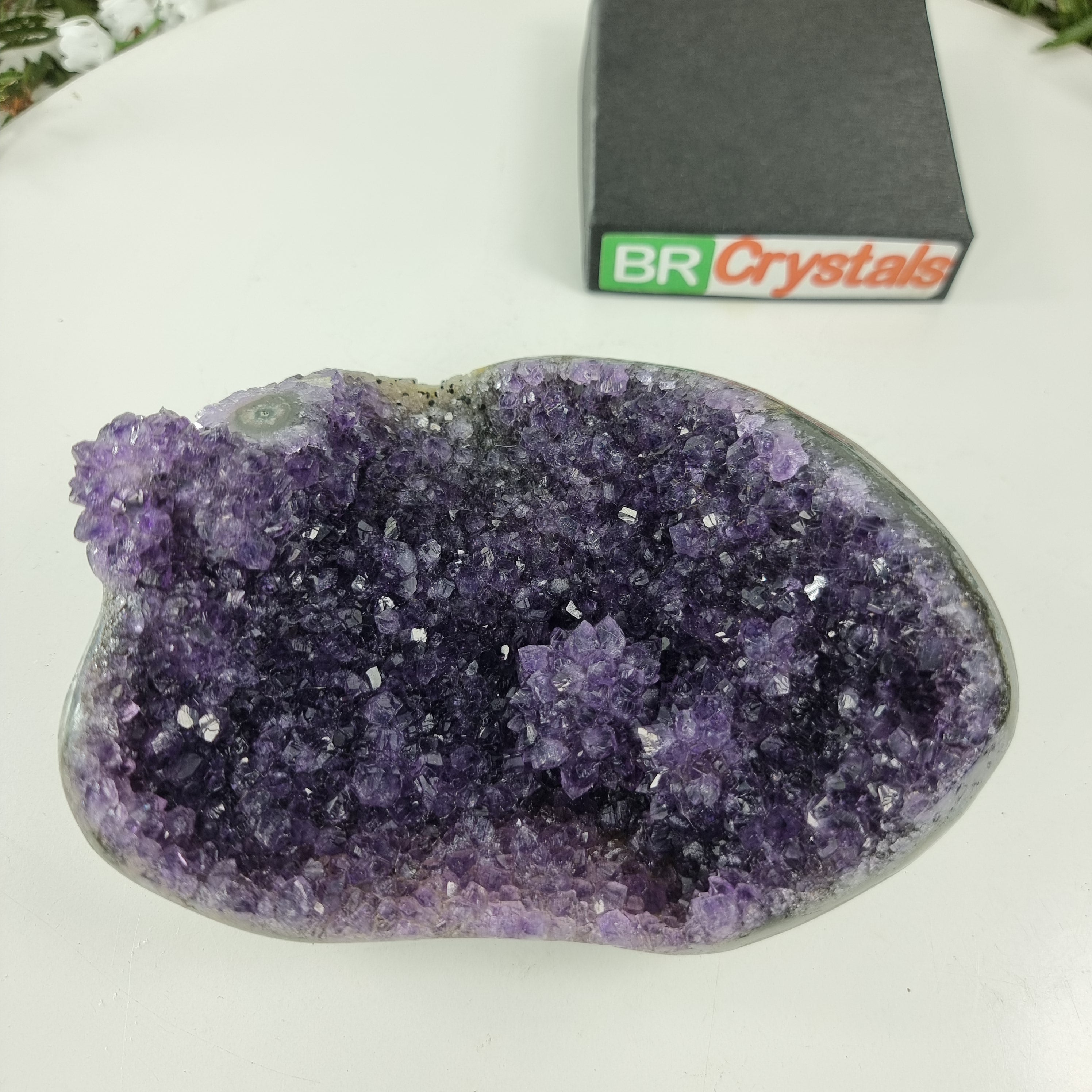 Ametista Drusa com Cristais Violeta peso com 0,95 Kg, Energia, Beleza e Sofisticação