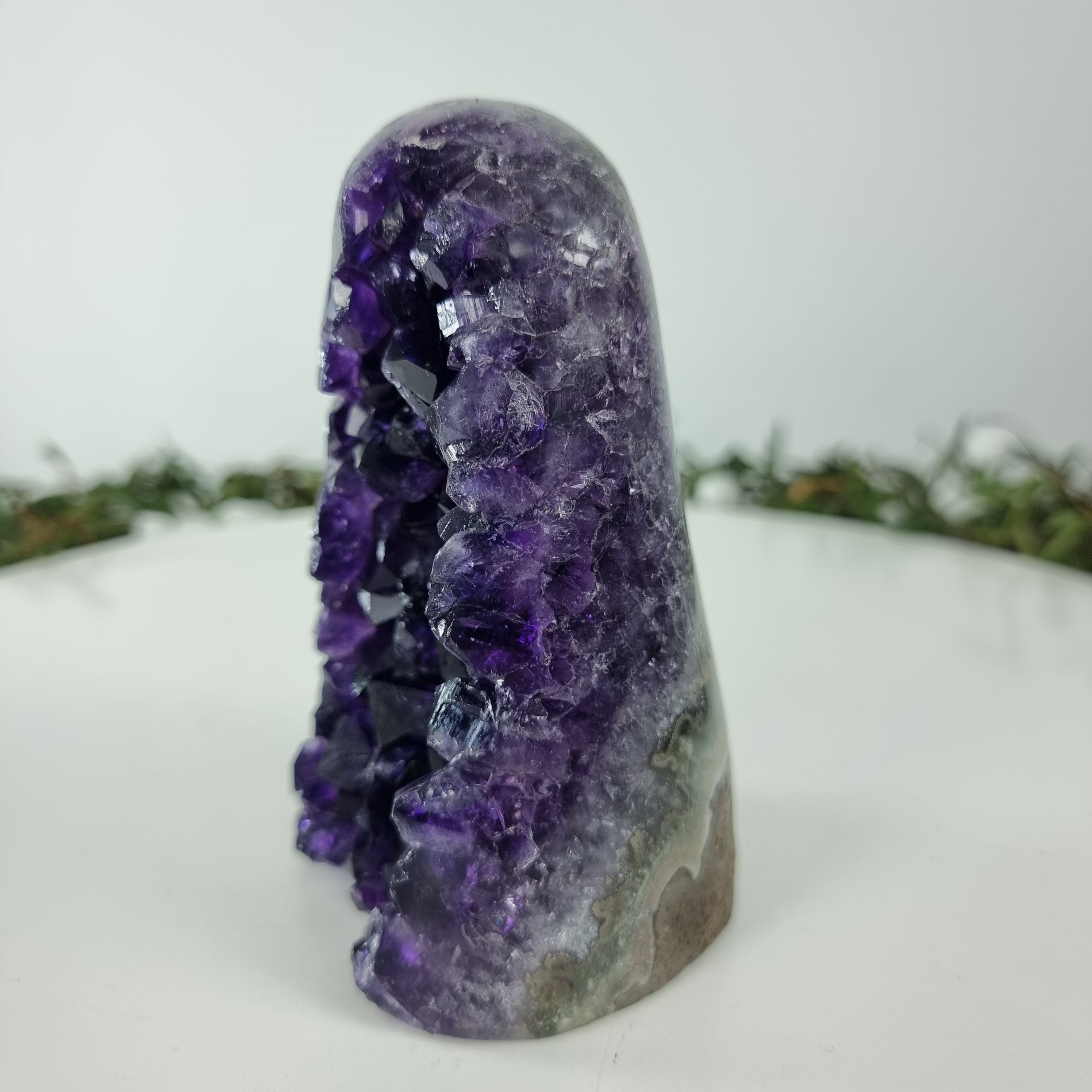 Ametista Drusa com Cristais Especiais peso com 0,90 kg, Energia, Beleza e Sofisticação